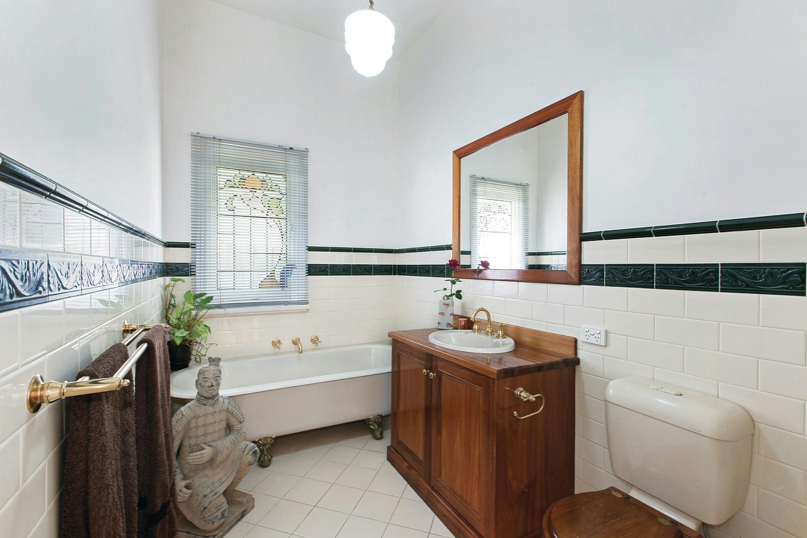 17 View Street, Canterbury, VIC