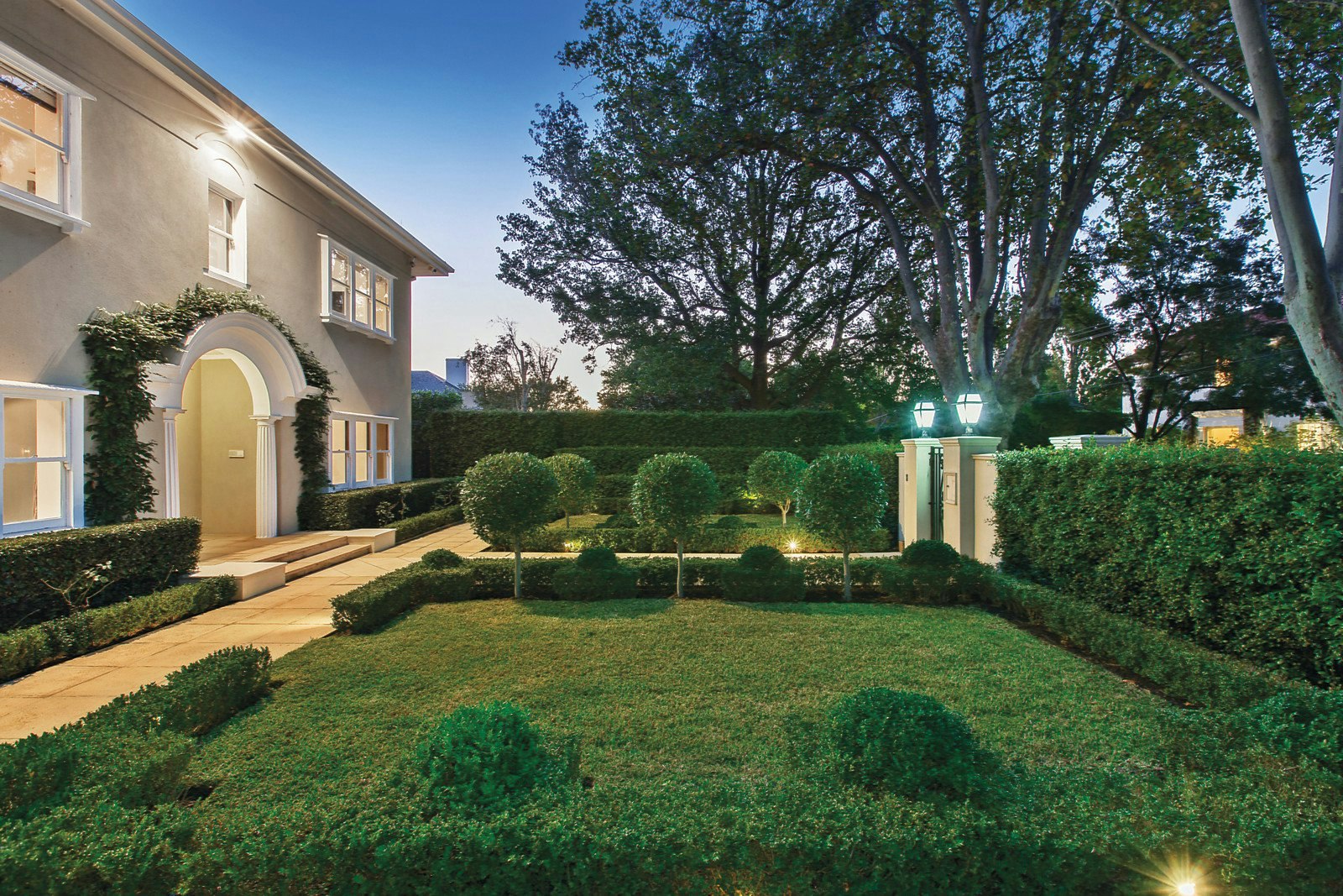 11 Maple Grove, Toorak, VIC