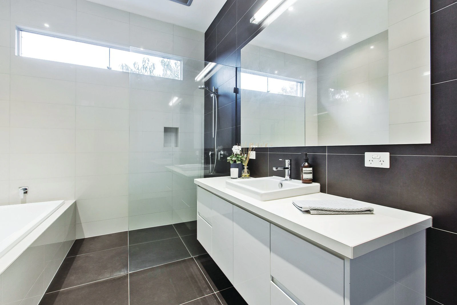 21 Avenue Road, Camberwell, VIC