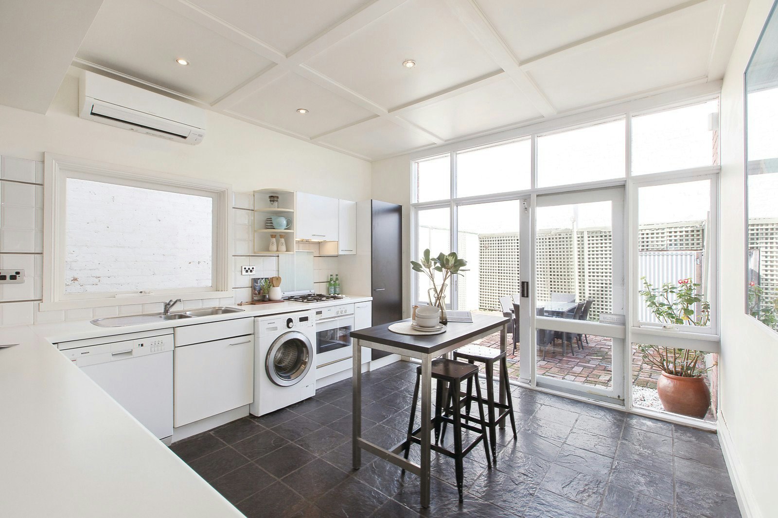 5 Dundas Place, Albert Park, VIC