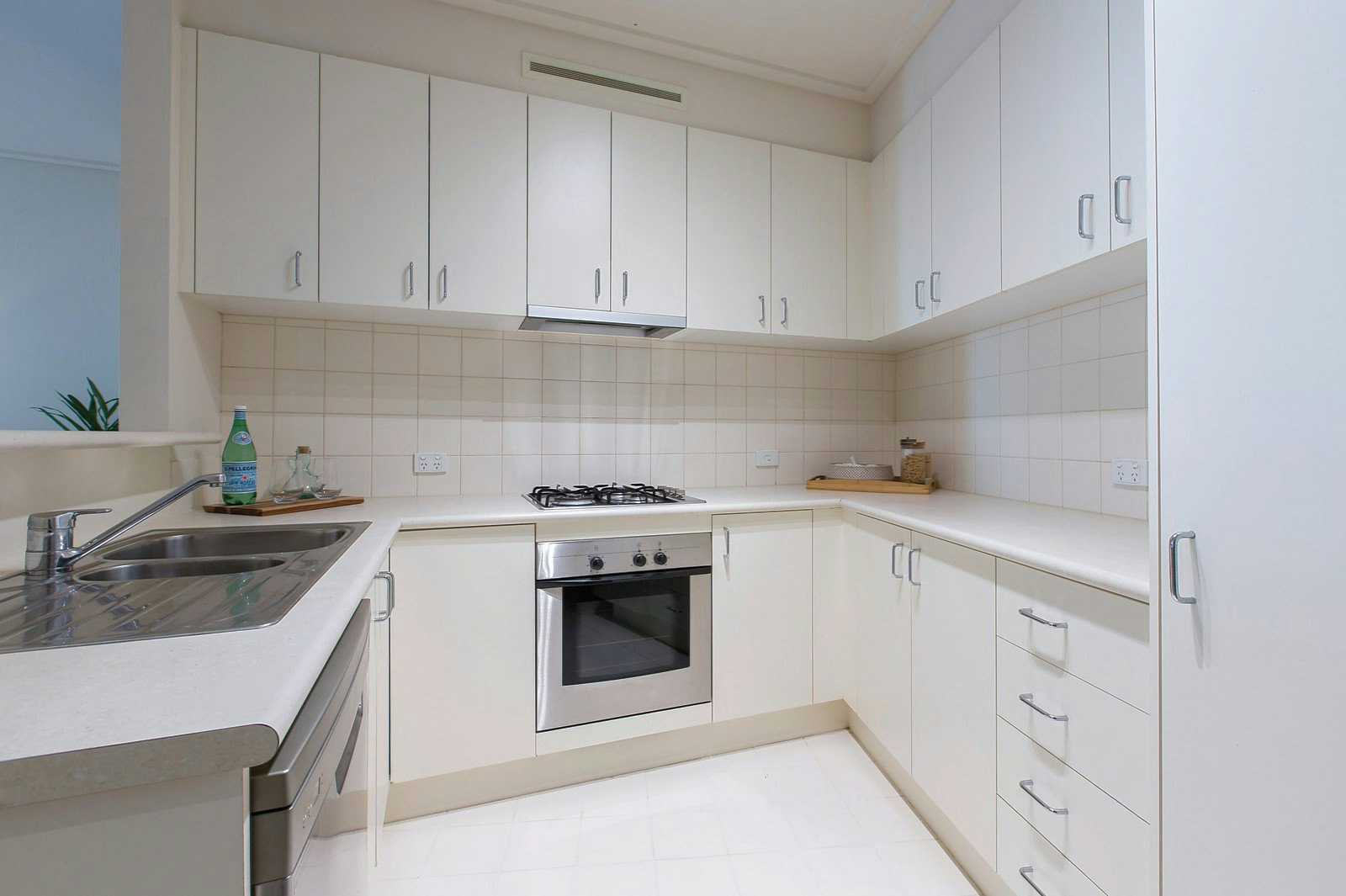 16/6 Graham Street, Port Melbourne, VIC