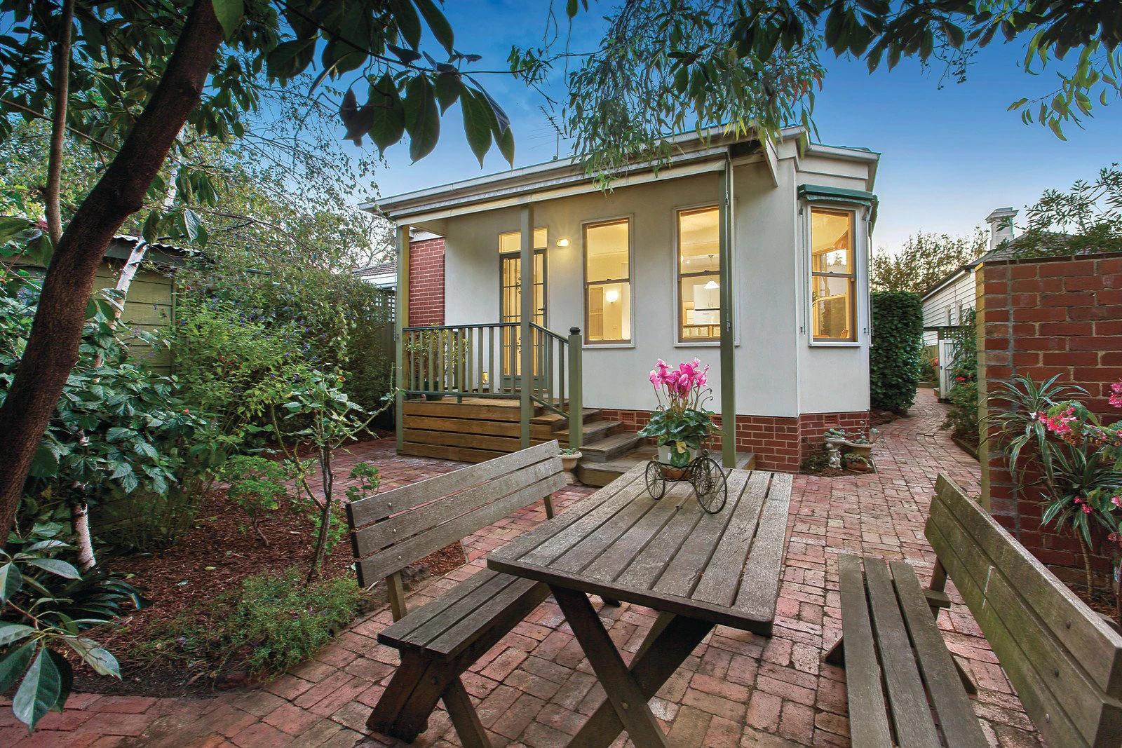 4 Gladstone Avenue, Armadale, VIC