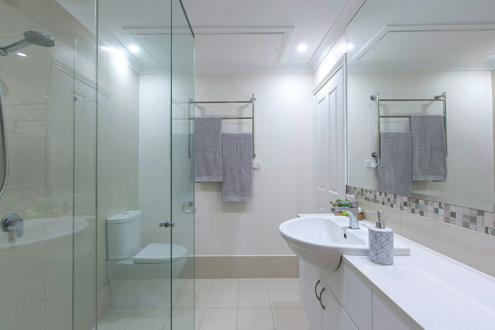 1/4 Lawrence Street, Kew East, VIC