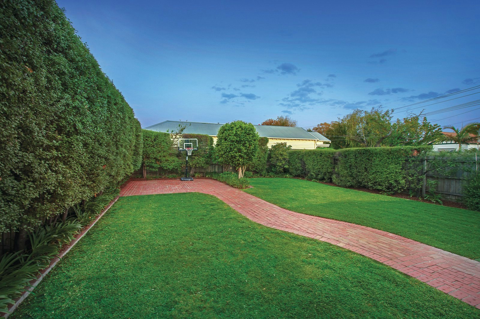 16 Tooronga Road, Malvern East, VIC