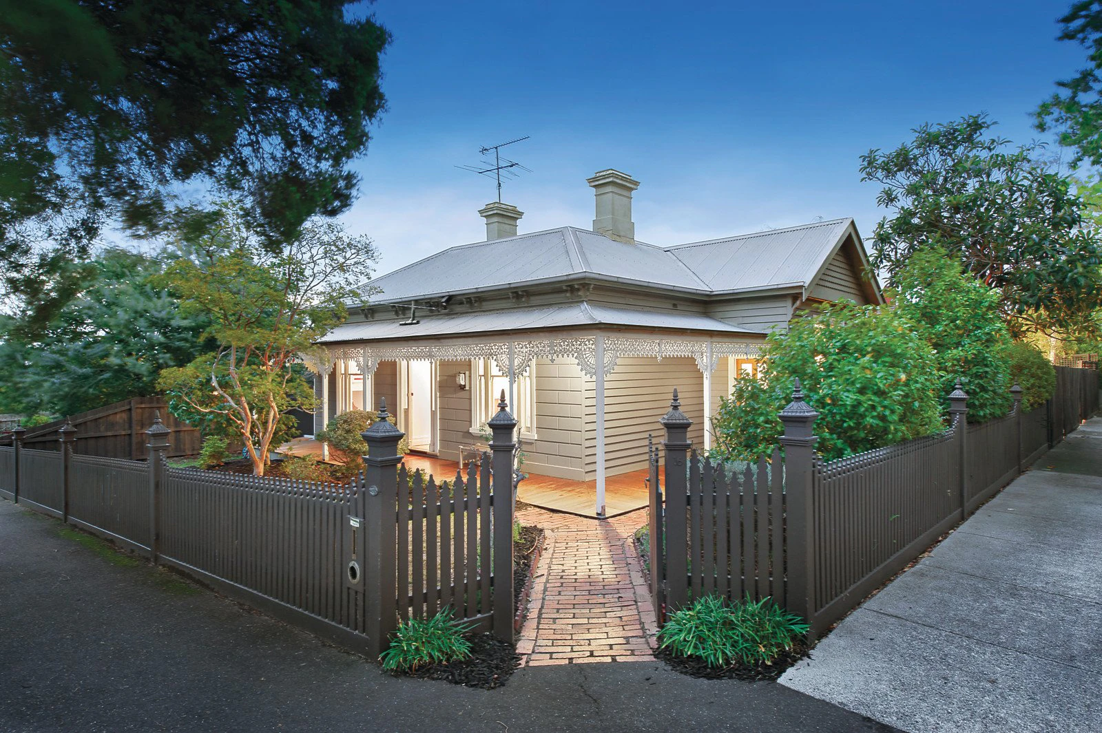 16 Church Street, Canterbury, VIC