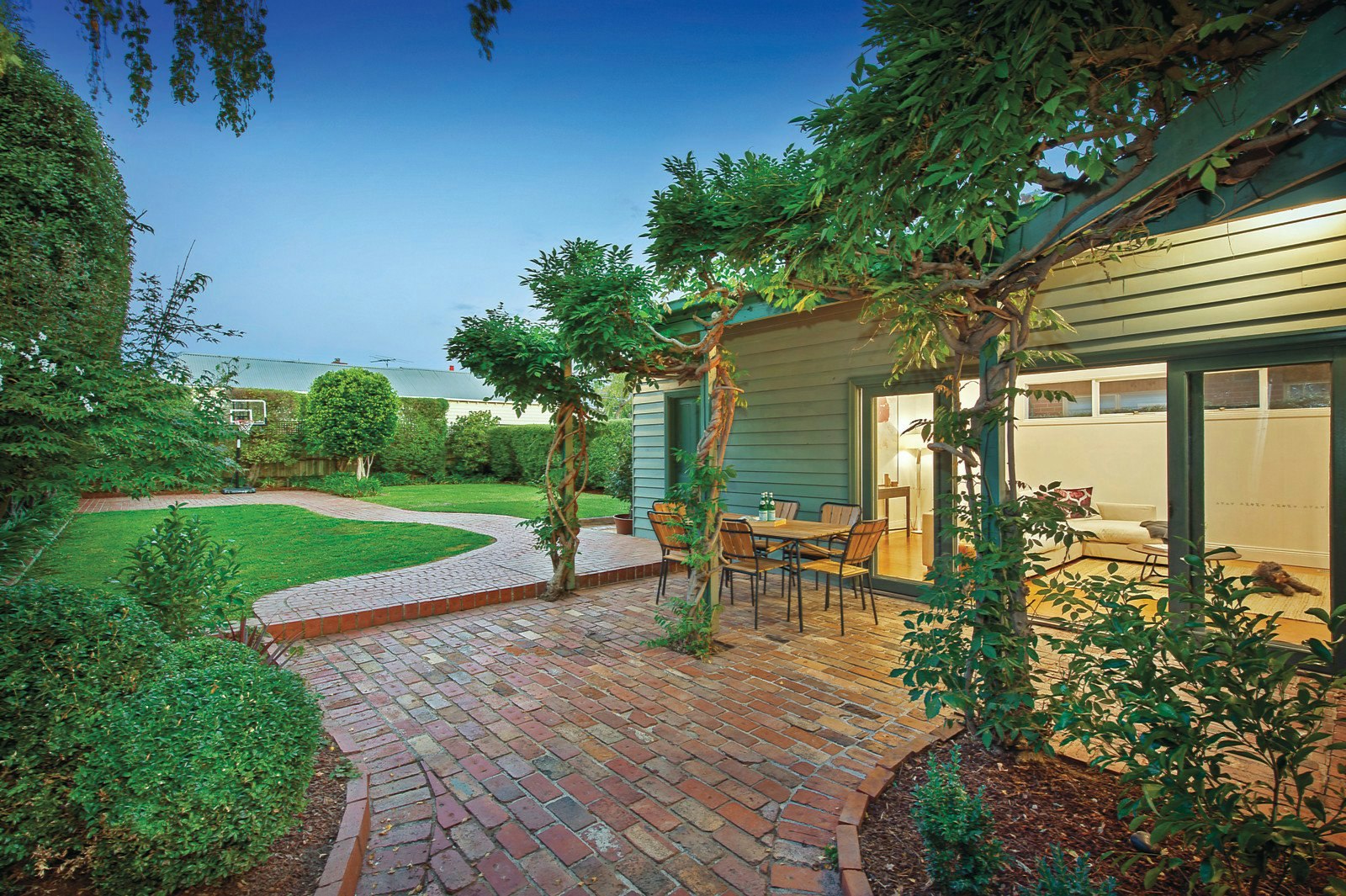 16 Tooronga Road, Malvern East, VIC