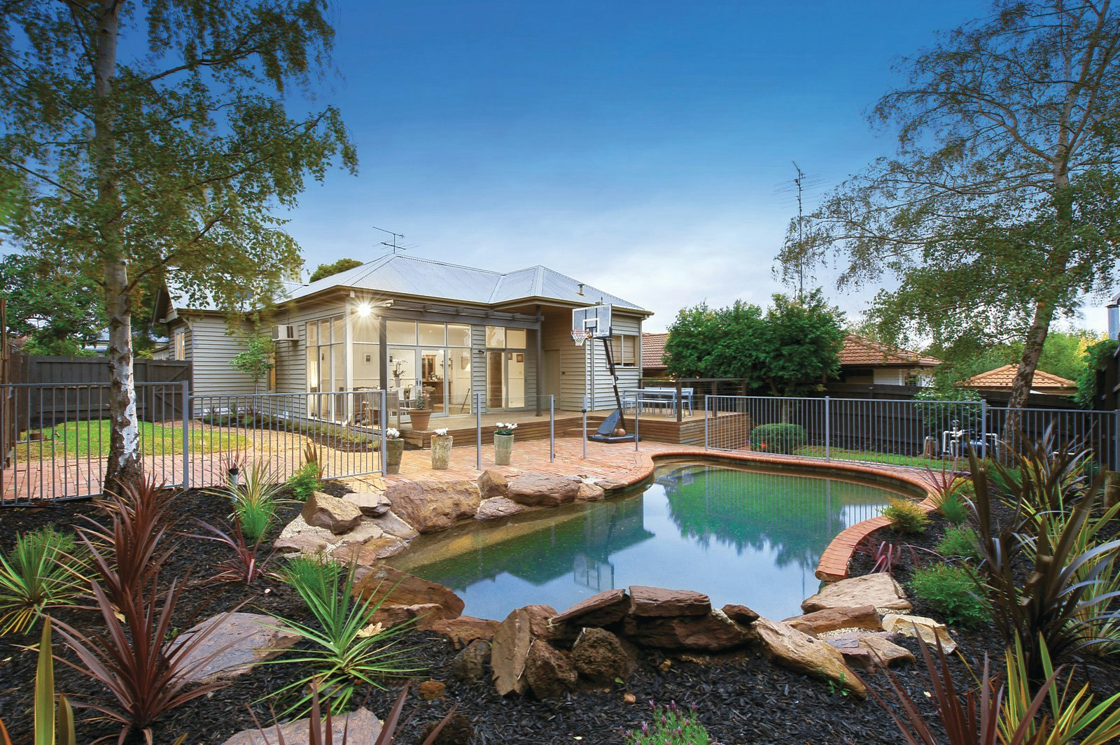 16 Church Street, Canterbury, VIC