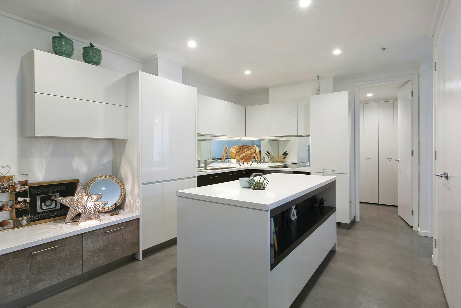 201/28 Bank Street, South Melbourne, VIC