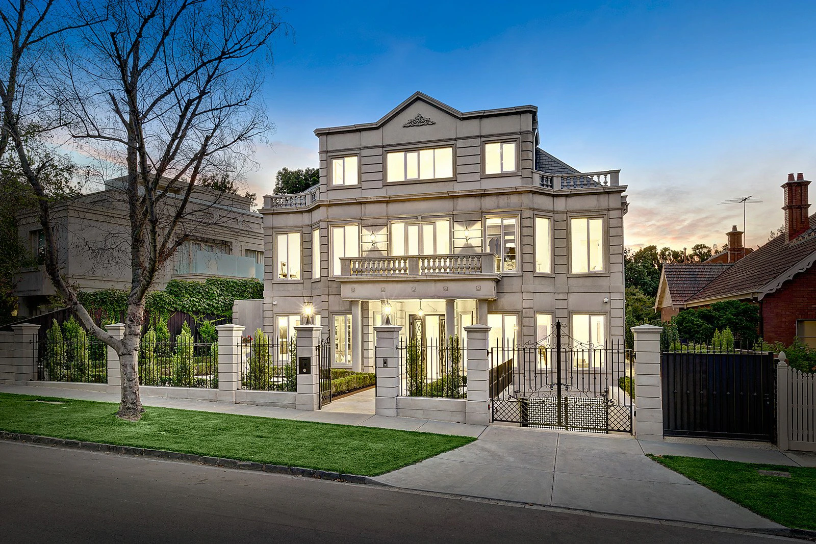 1A Woorigoleen Road, Toorak, VIC