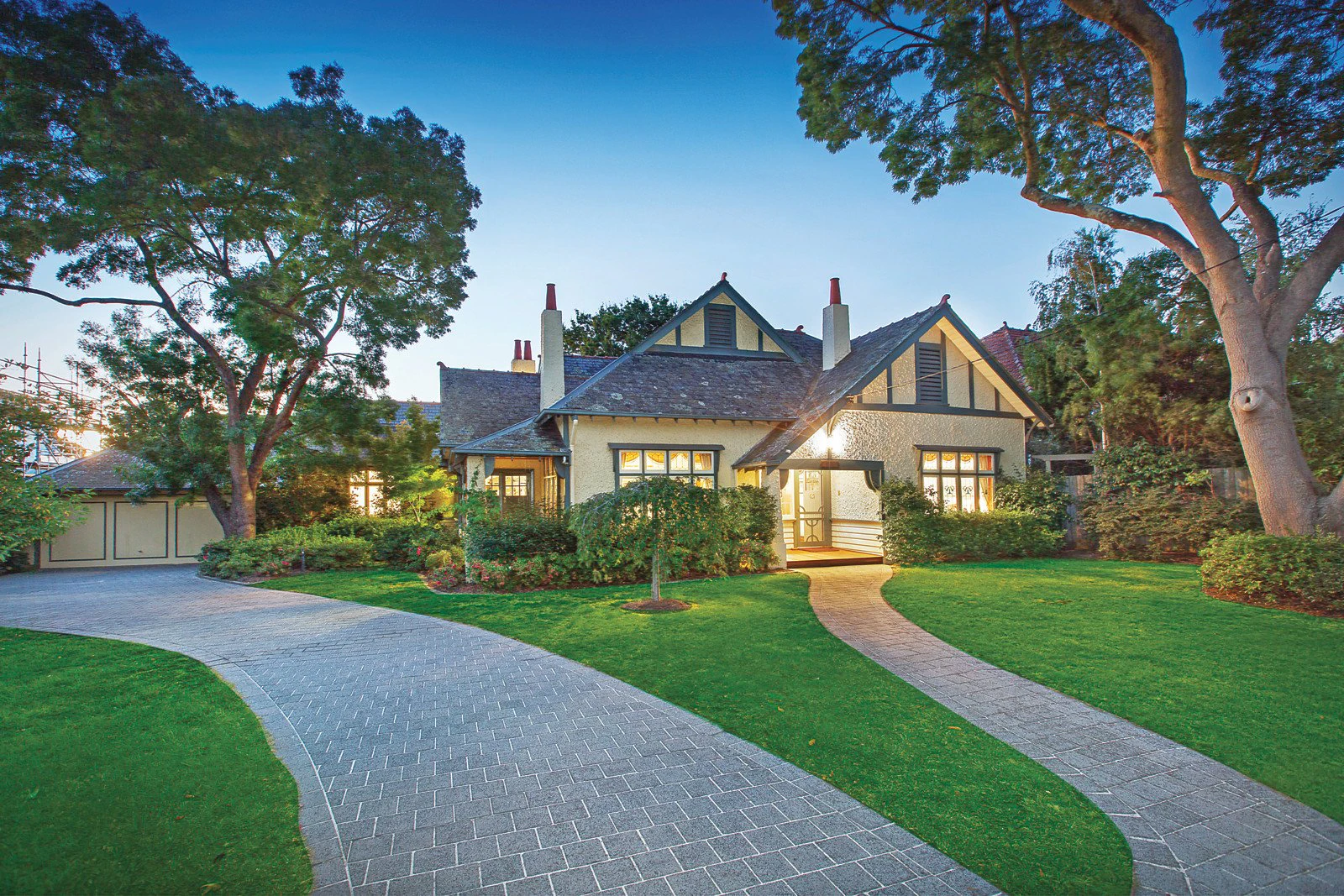 31 Mangarra Road, Canterbury, VIC