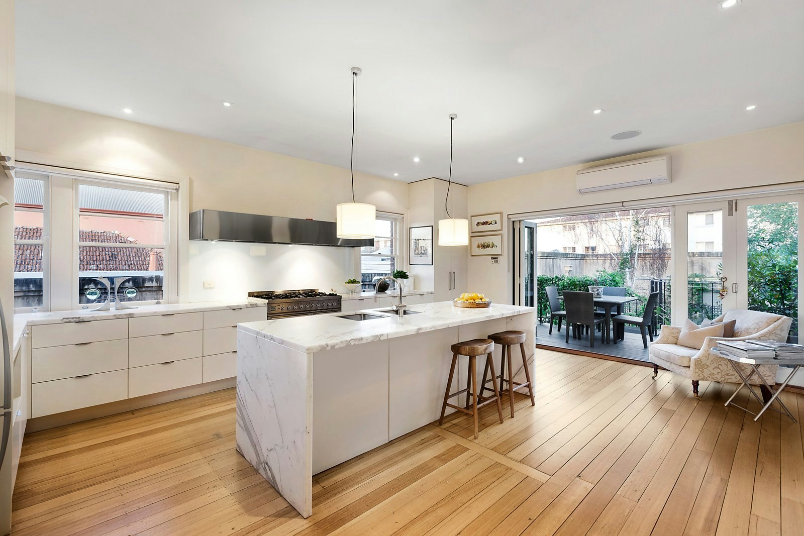 8 Mathoura Road, Toorak, VIC