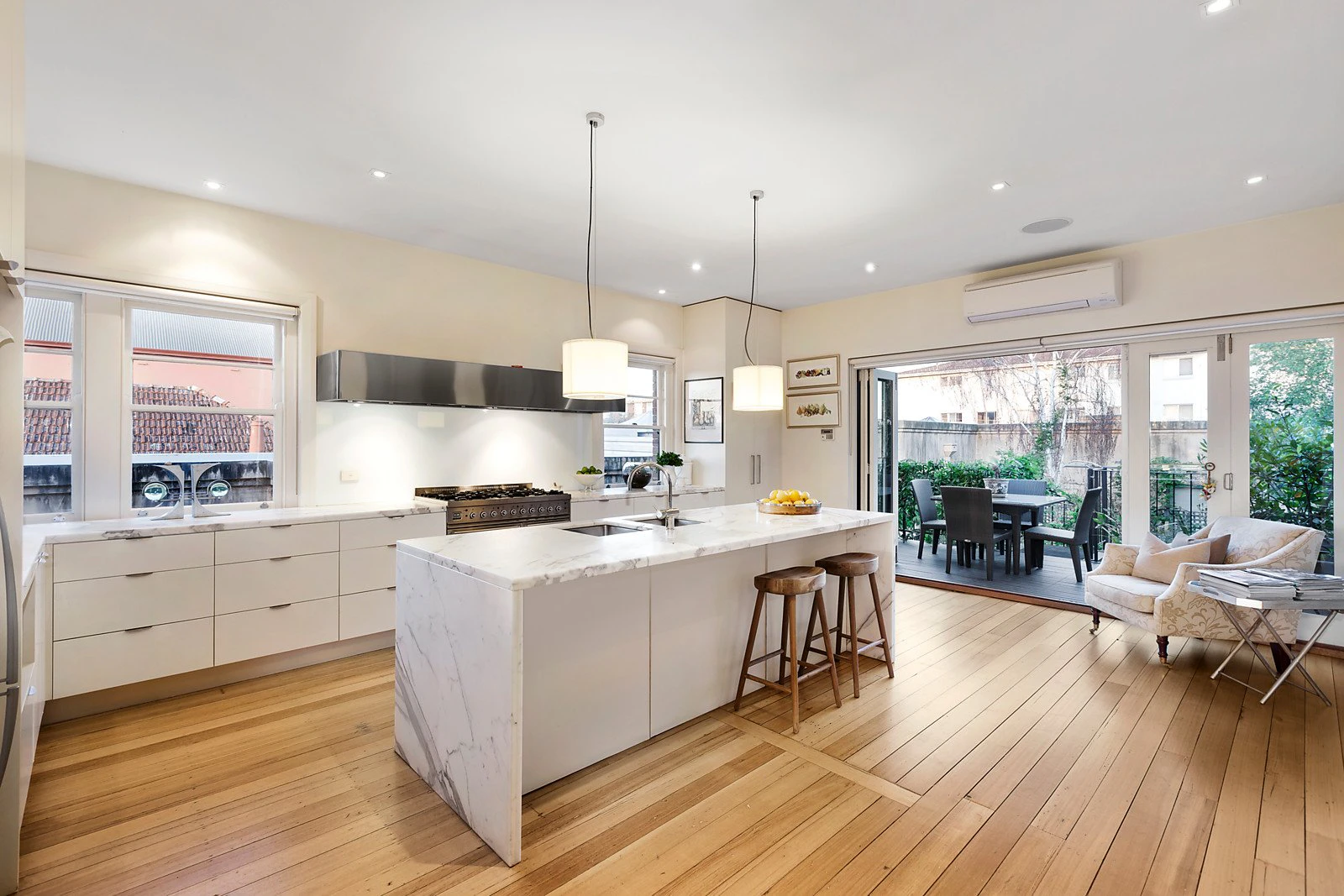 8 Mathoura Road, Toorak, VIC