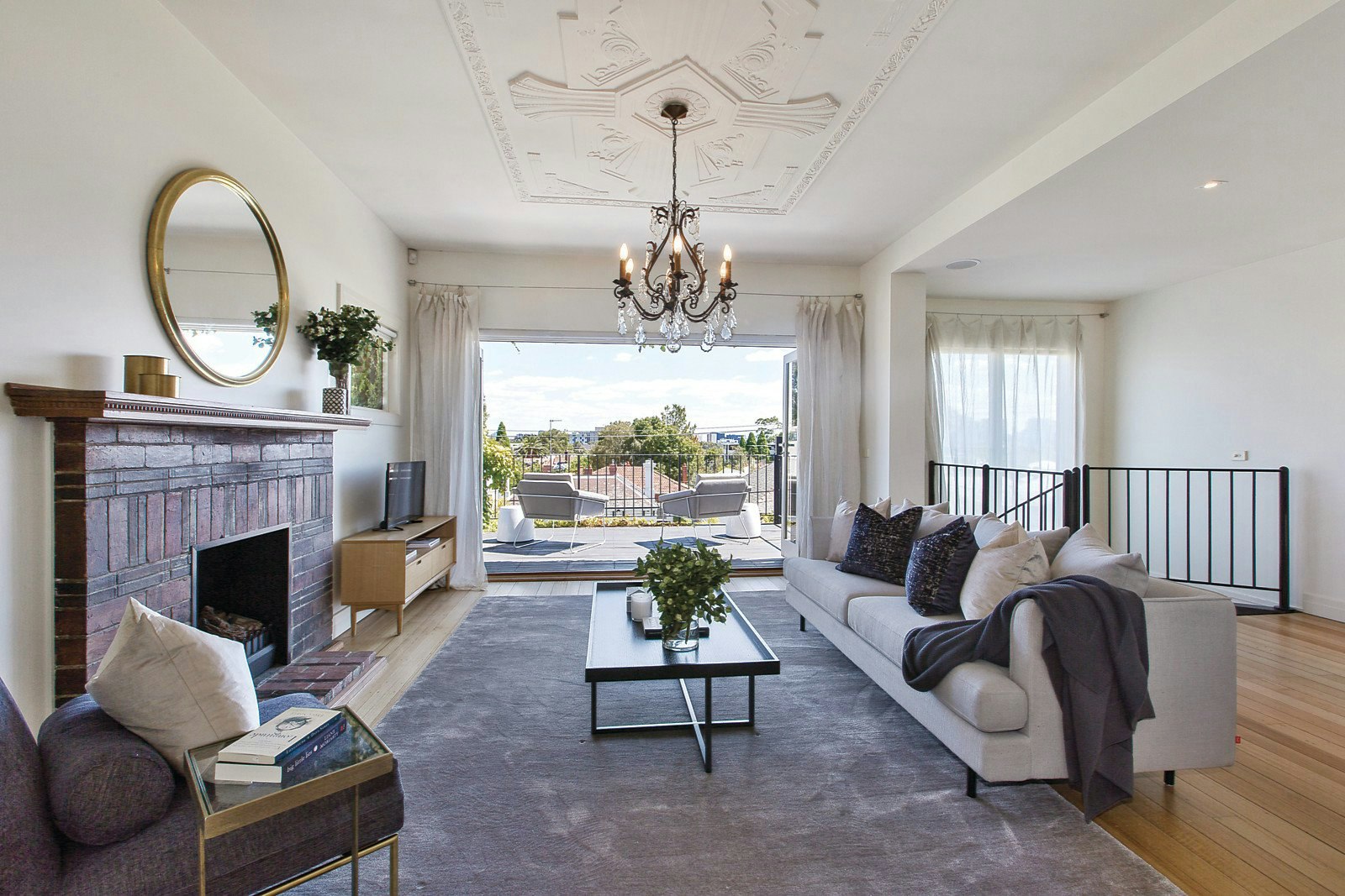 8 Mathoura Road, Toorak, VIC