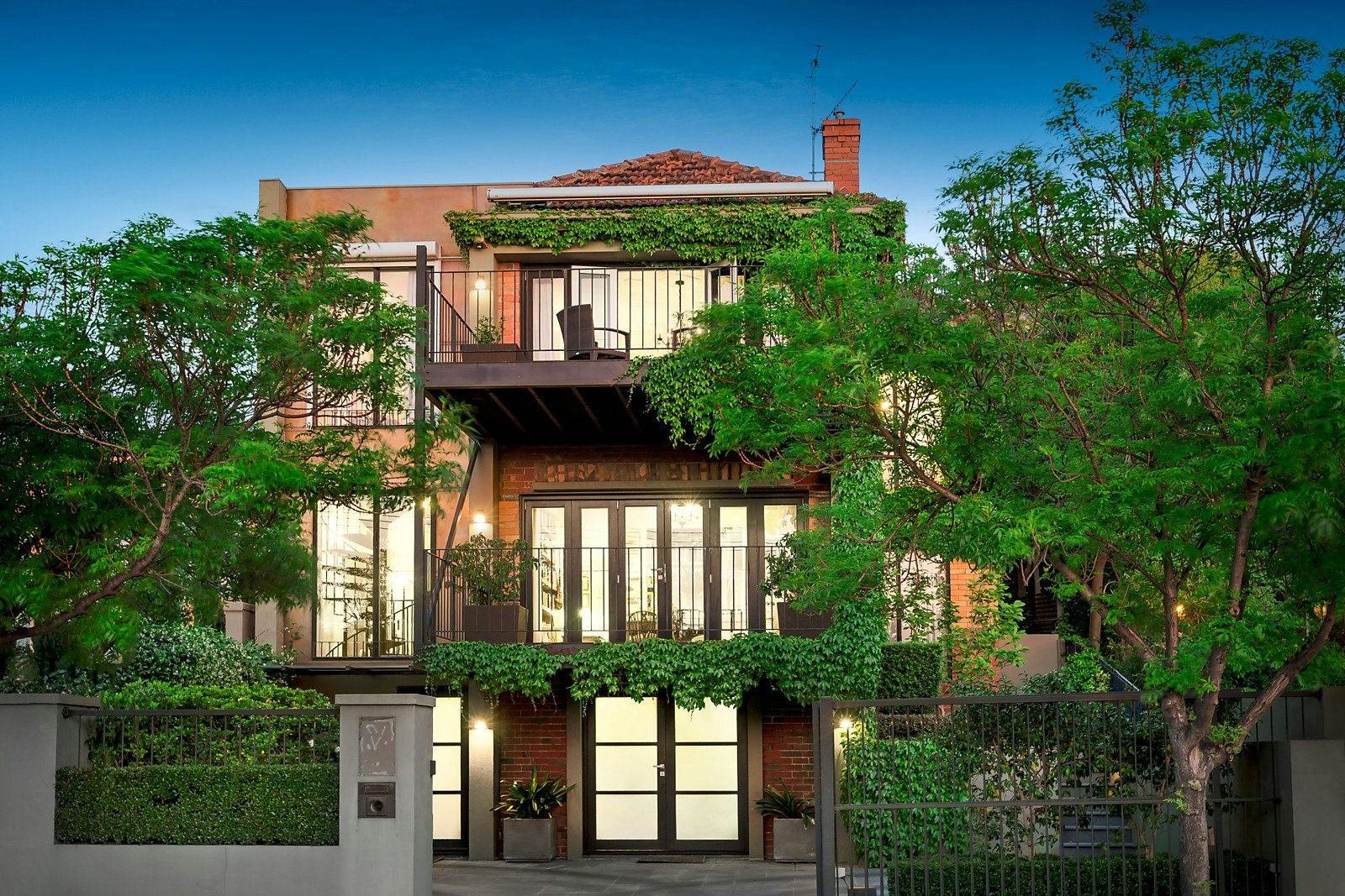 8 Mathoura Road, Toorak, VIC