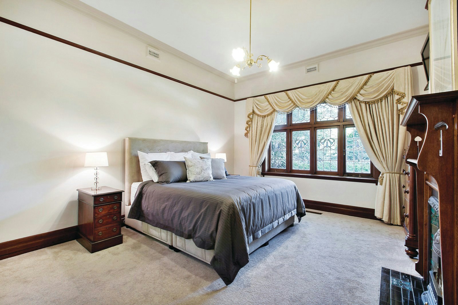 31 Mangarra Road, Canterbury, VIC