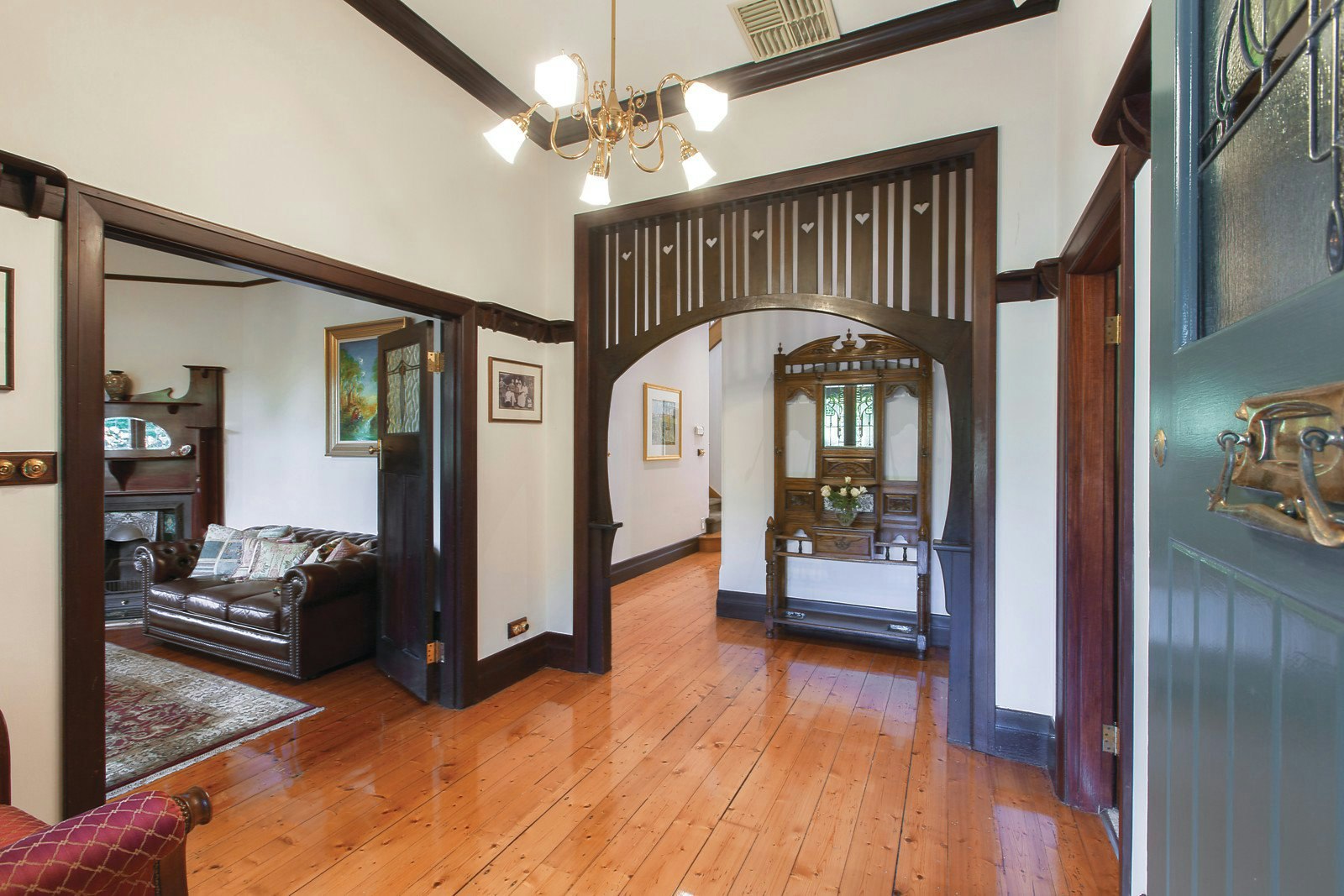 31 Mangarra Road, Canterbury, VIC