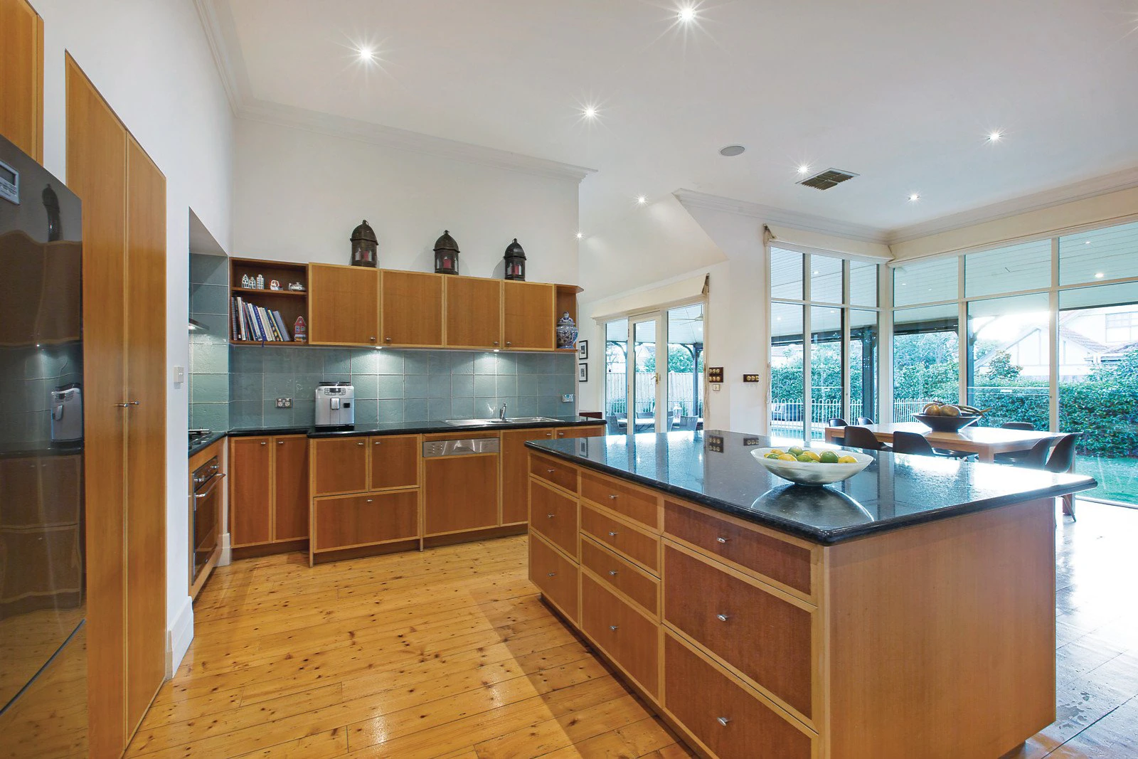 31 Mangarra Road, Canterbury, VIC