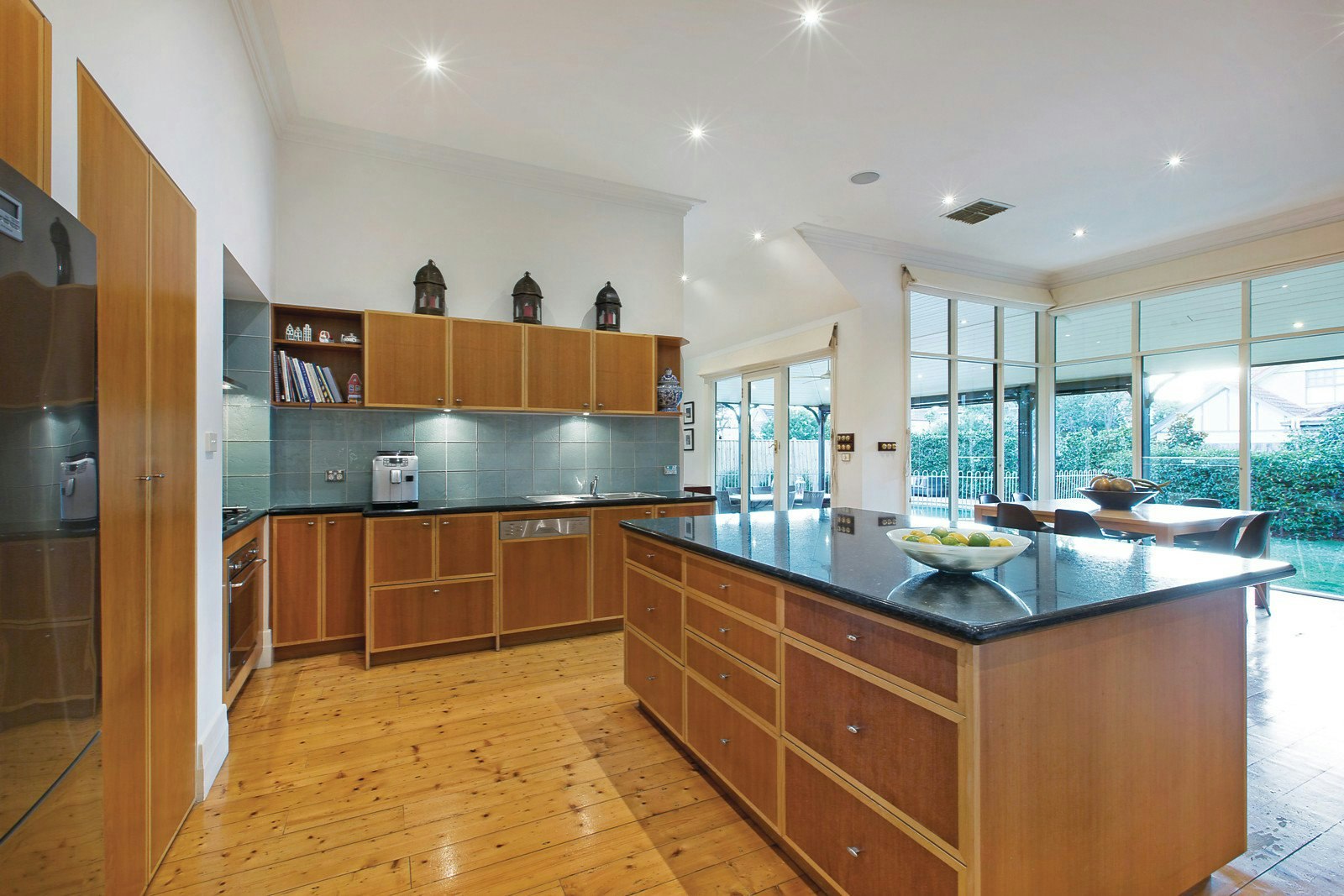 31 Mangarra Road, Canterbury, VIC