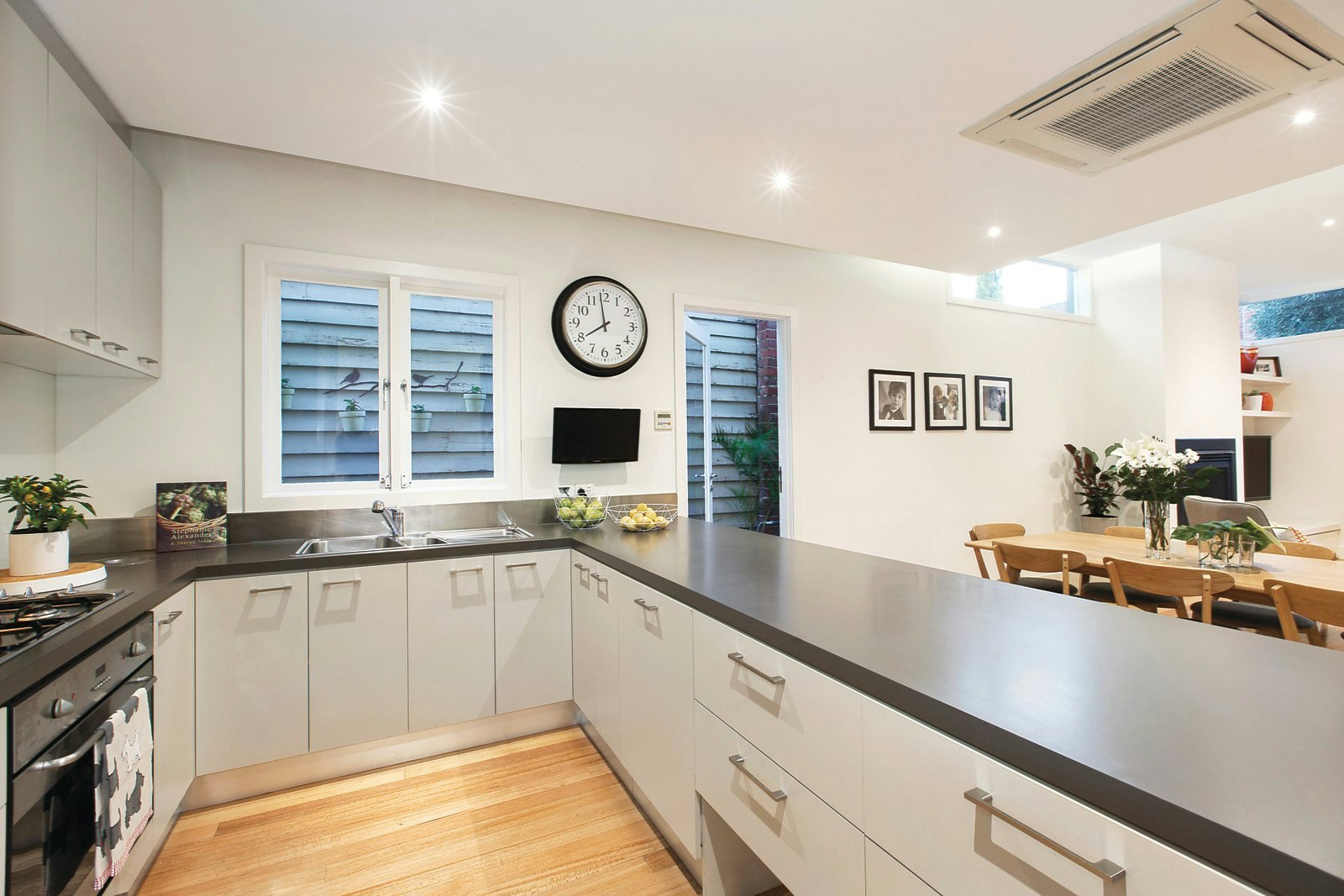 12 Colvin Grove, Hawthorn, VIC