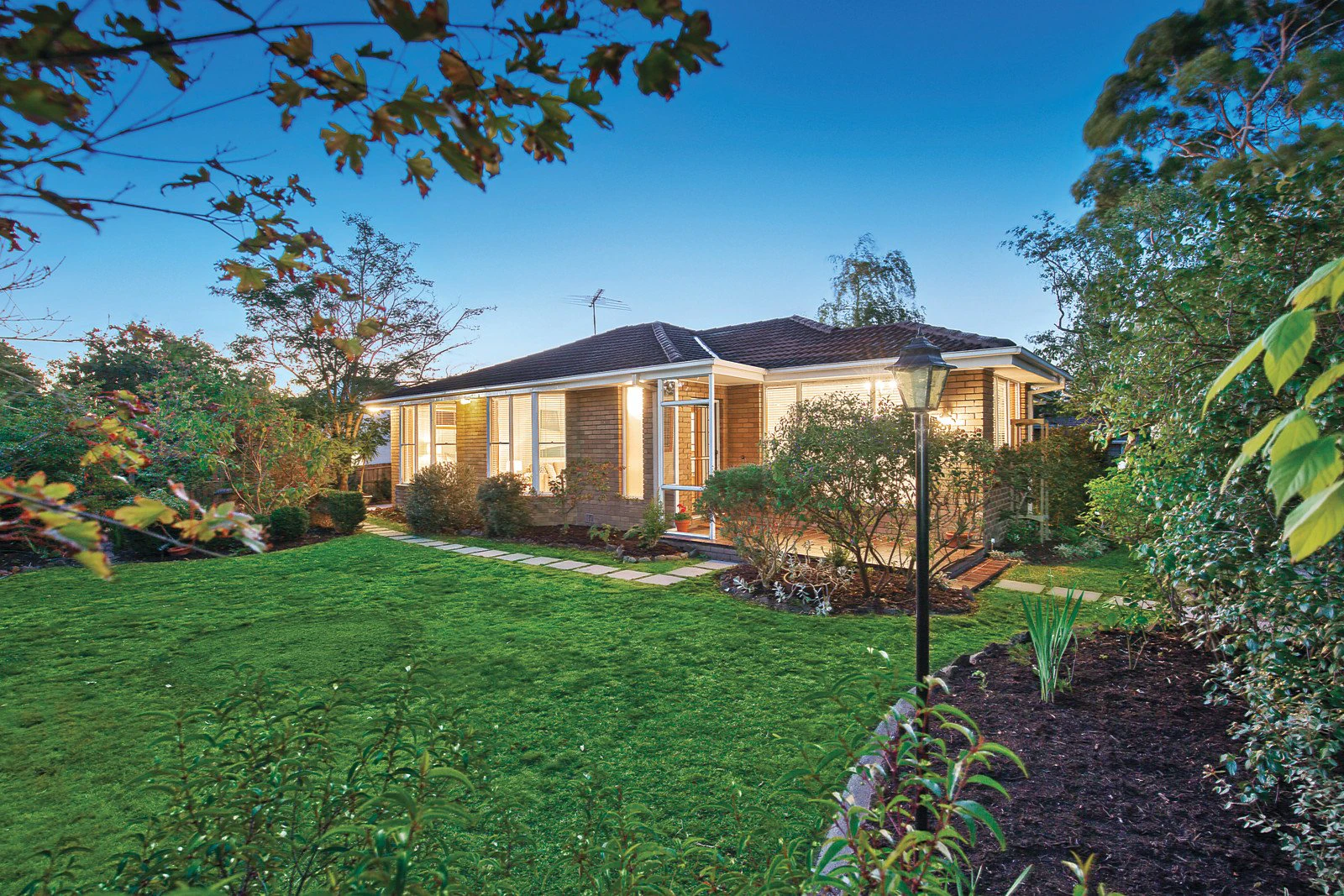 1/9 Balmoral Crescent, Surrey Hills, VIC