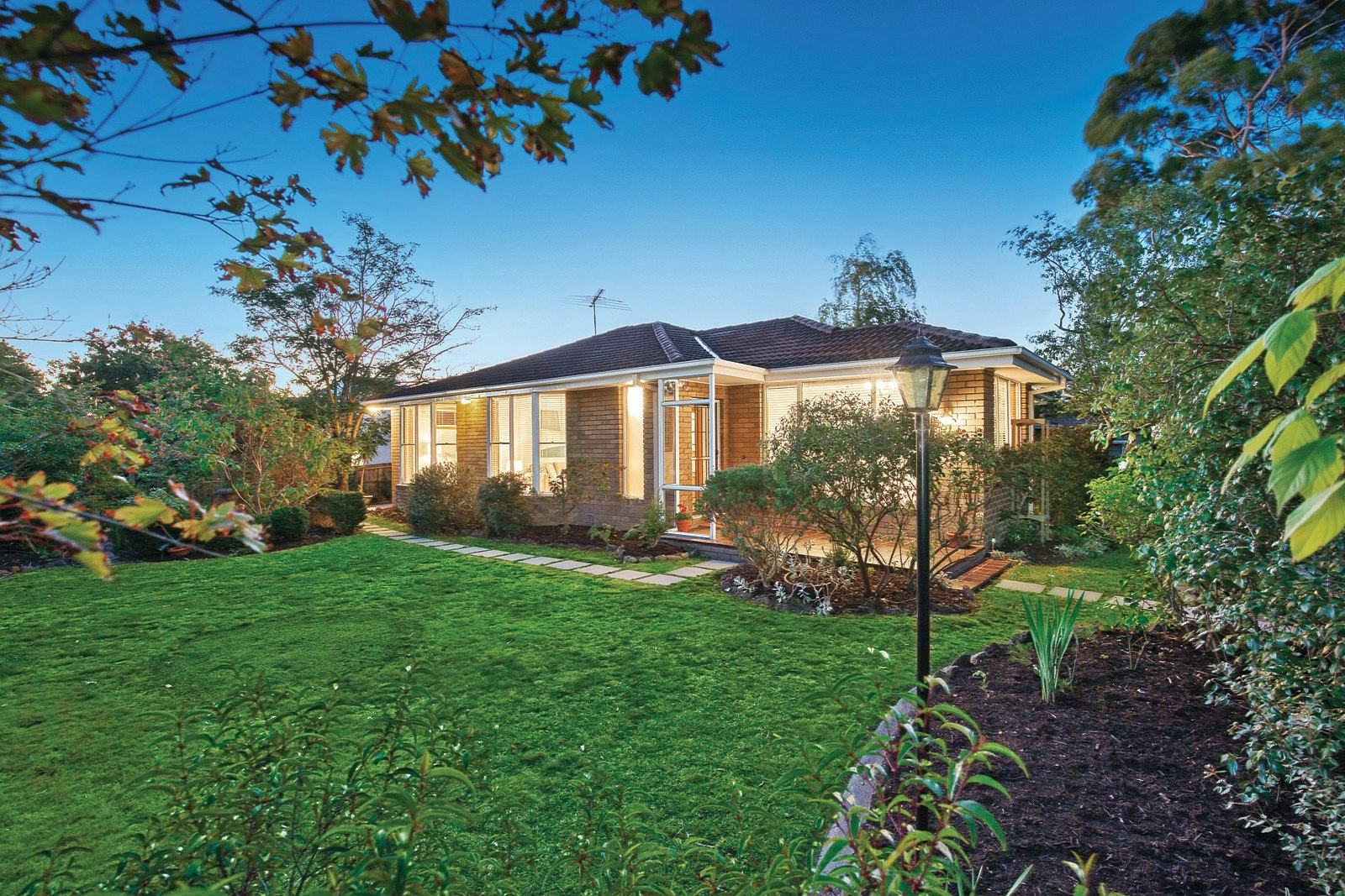 1/9 Balmoral Crescent, Surrey Hills, VIC