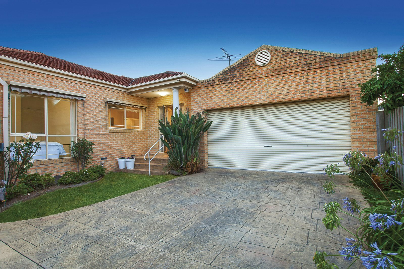 2/9 Hillview Avenue, Mount Waverley, VIC