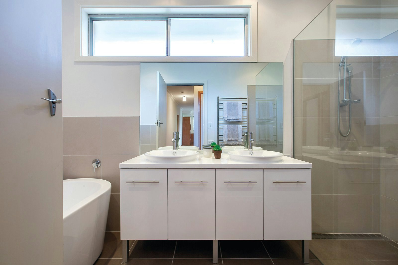 1/9 Balmoral Crescent, Surrey Hills, VIC