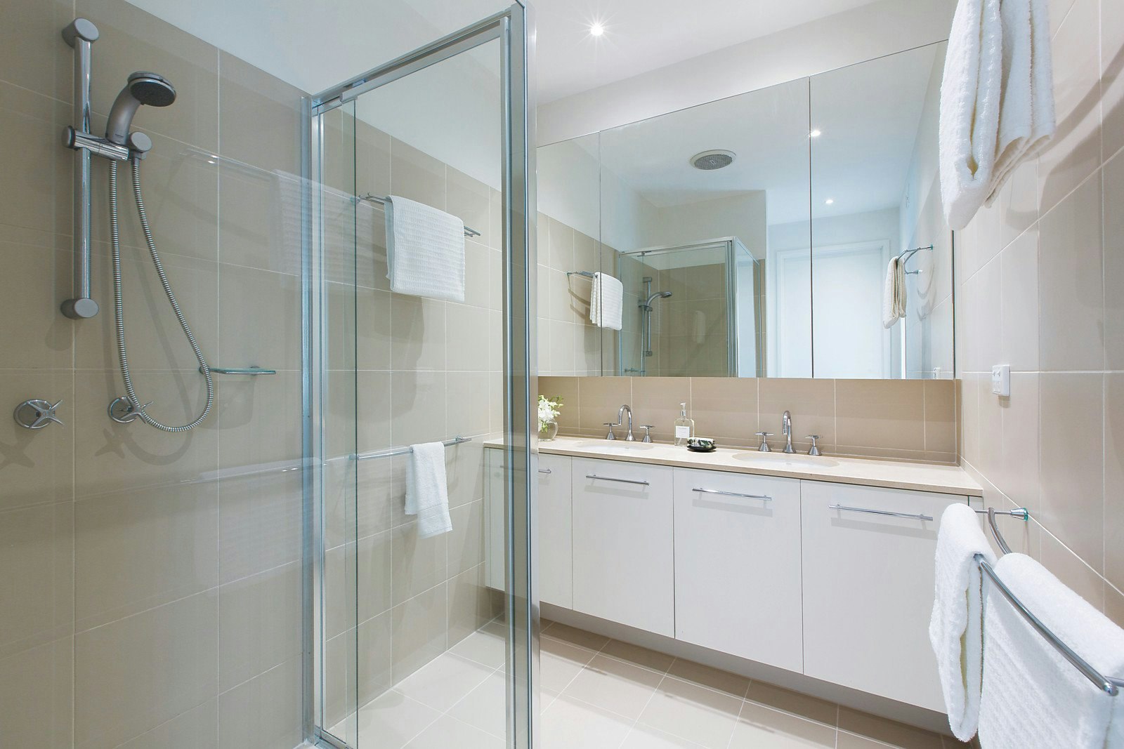 33 Rosedale Road, Glen Iris, VIC