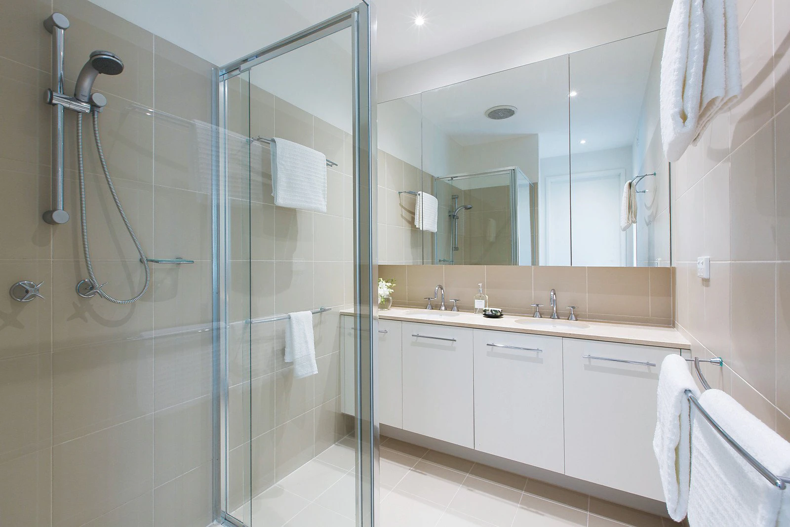 33 Rosedale Road, Glen Iris, VIC