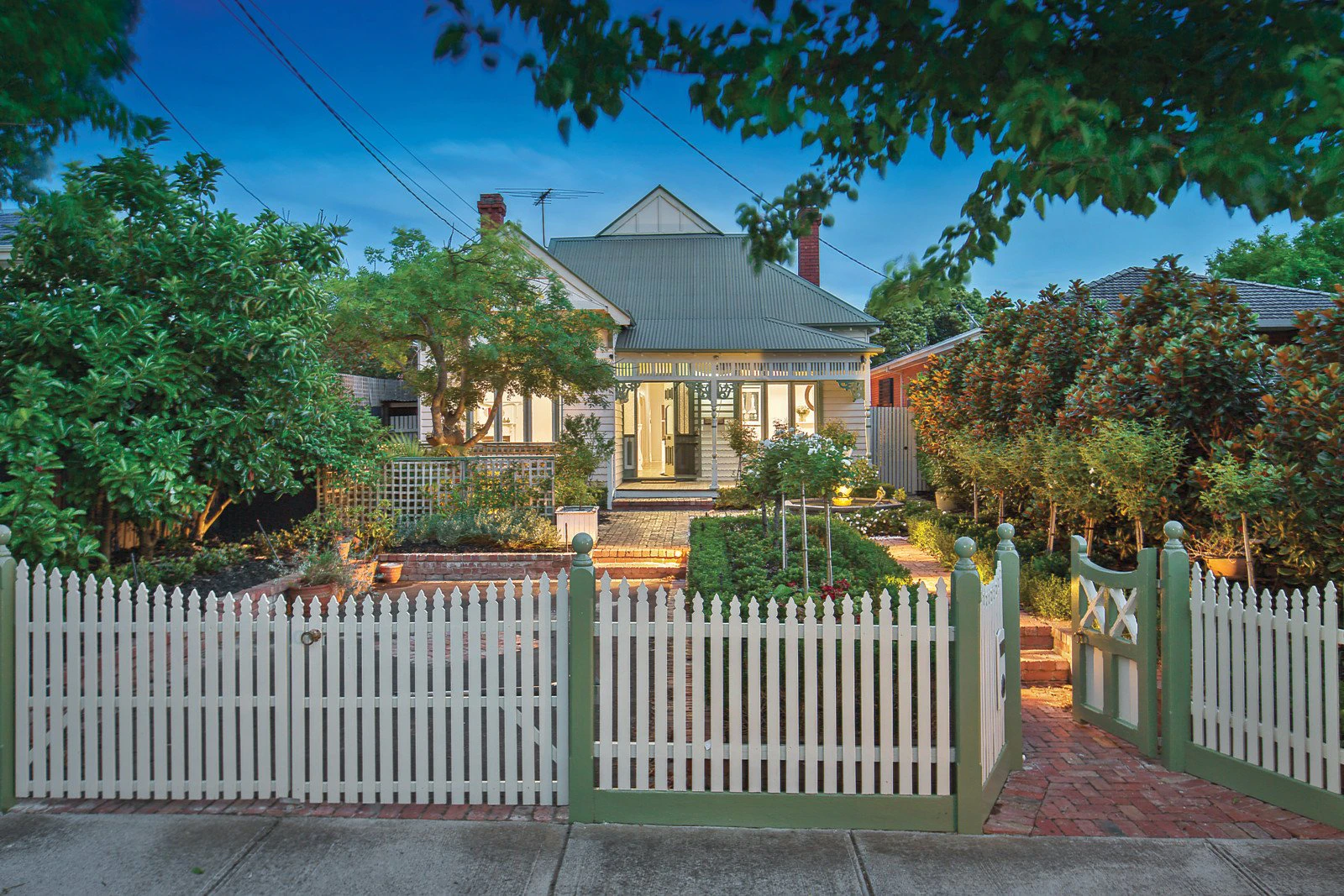 98 Emo Road, Malvern East, VIC