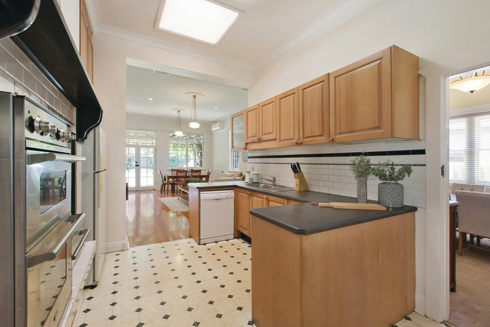 11 Warida Avenue, Malvern East, VIC