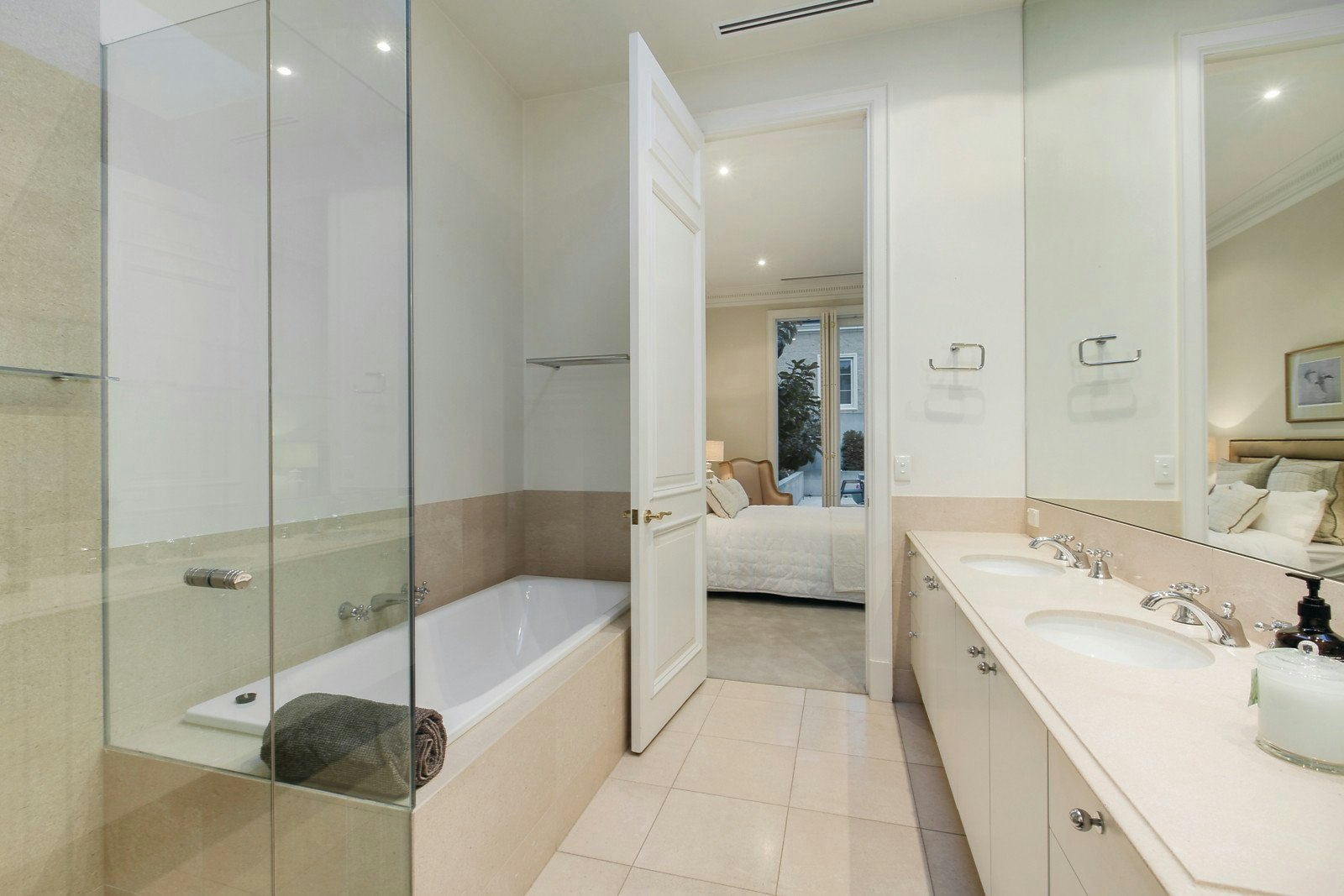 1A Boandyne Court, Toorak, VIC