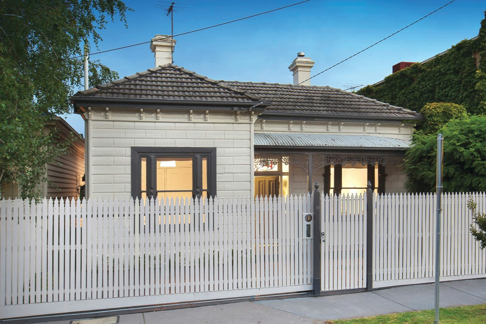 16 Gladstone Avenue, Armadale, VIC