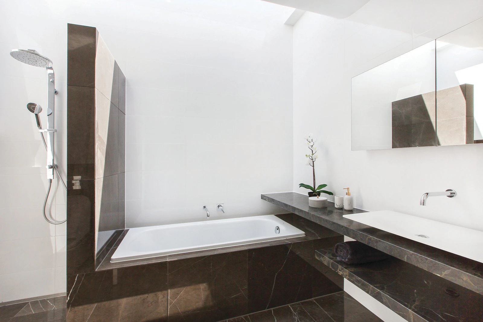 5 Waltham Place, Richmond, VIC