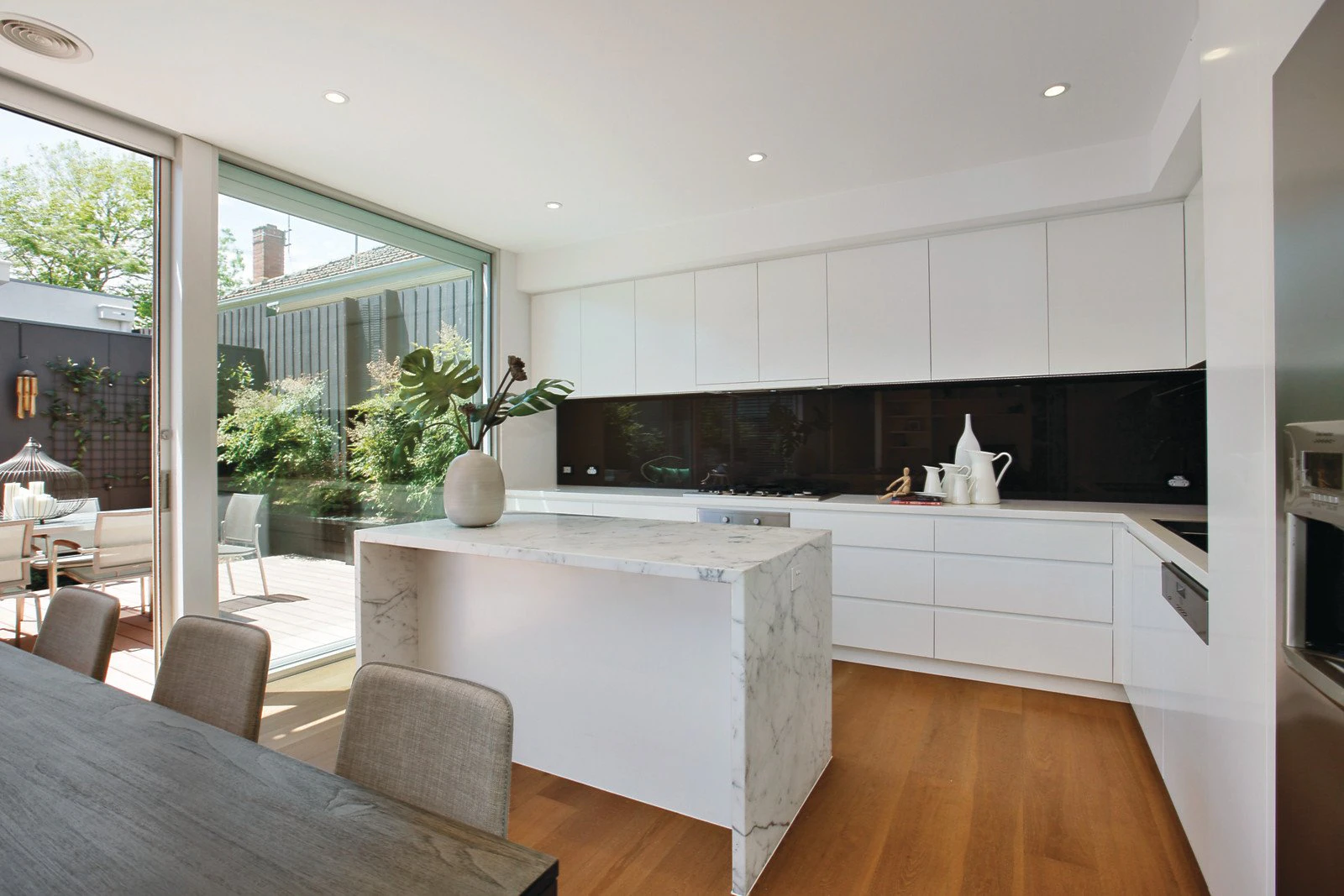 9 Banks Avenue, Hampton, VIC