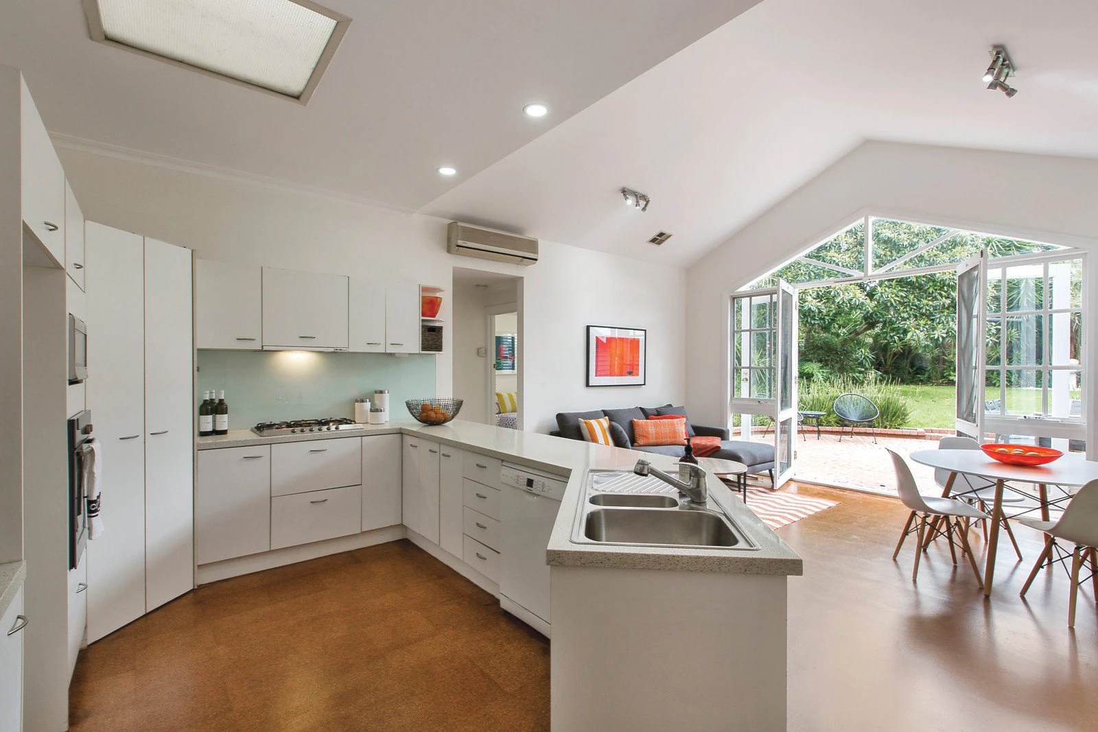 8 Dundonald Avenue, Malvern East, VIC