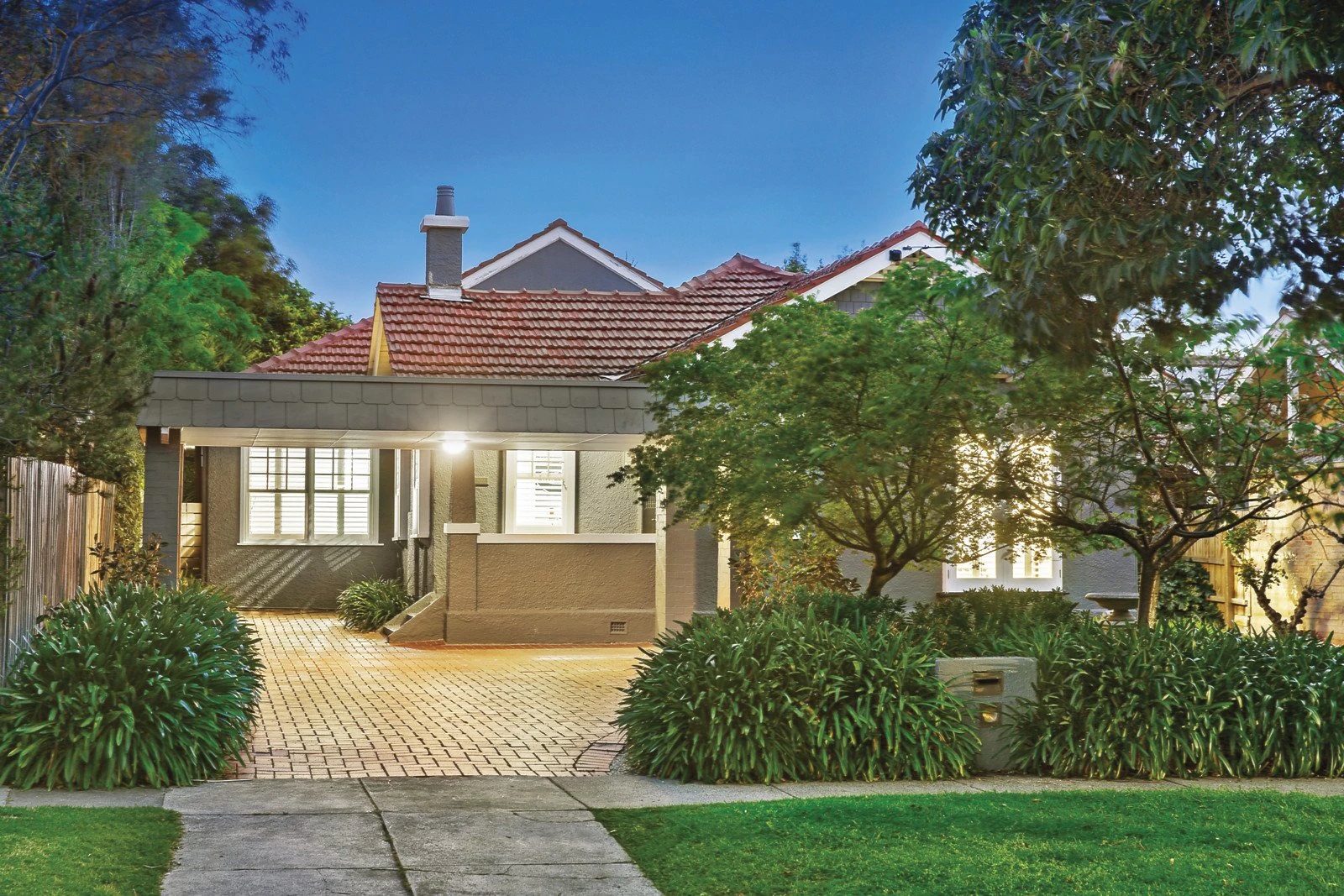 8 Dundonald Avenue, Malvern East, VIC