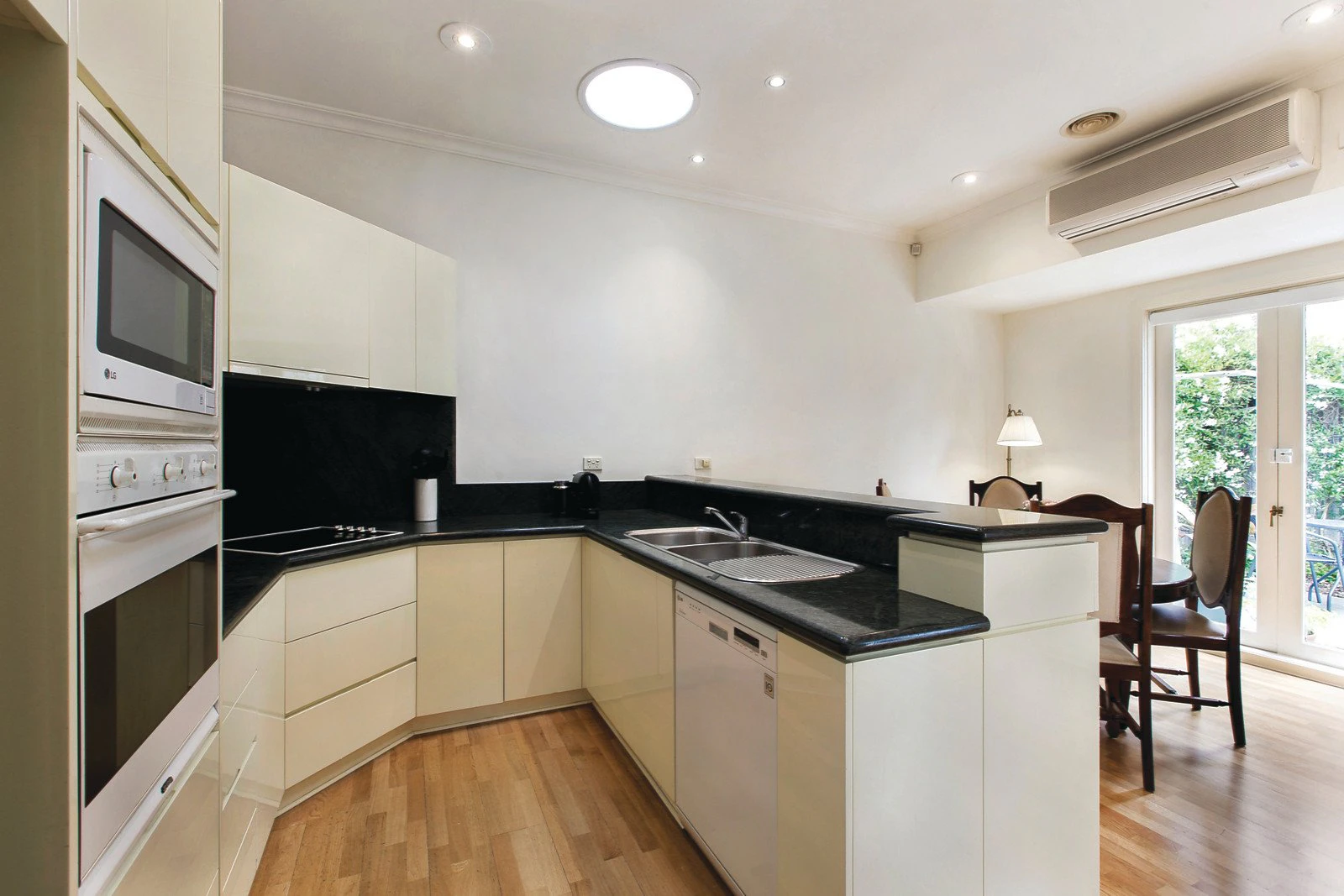 1/19 Alma Road, Camberwell, VIC