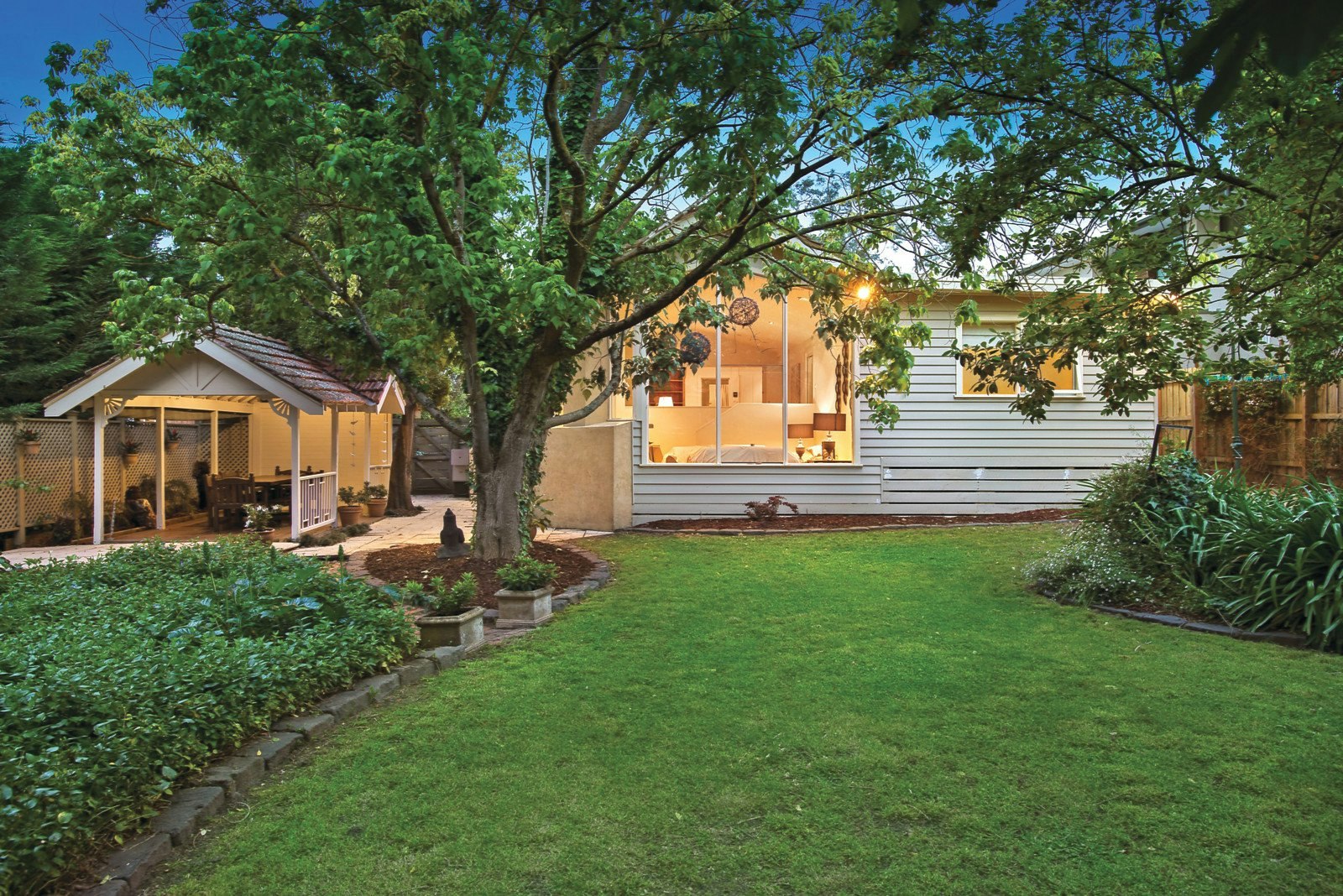 16 Callanish Road, Camberwell, VIC