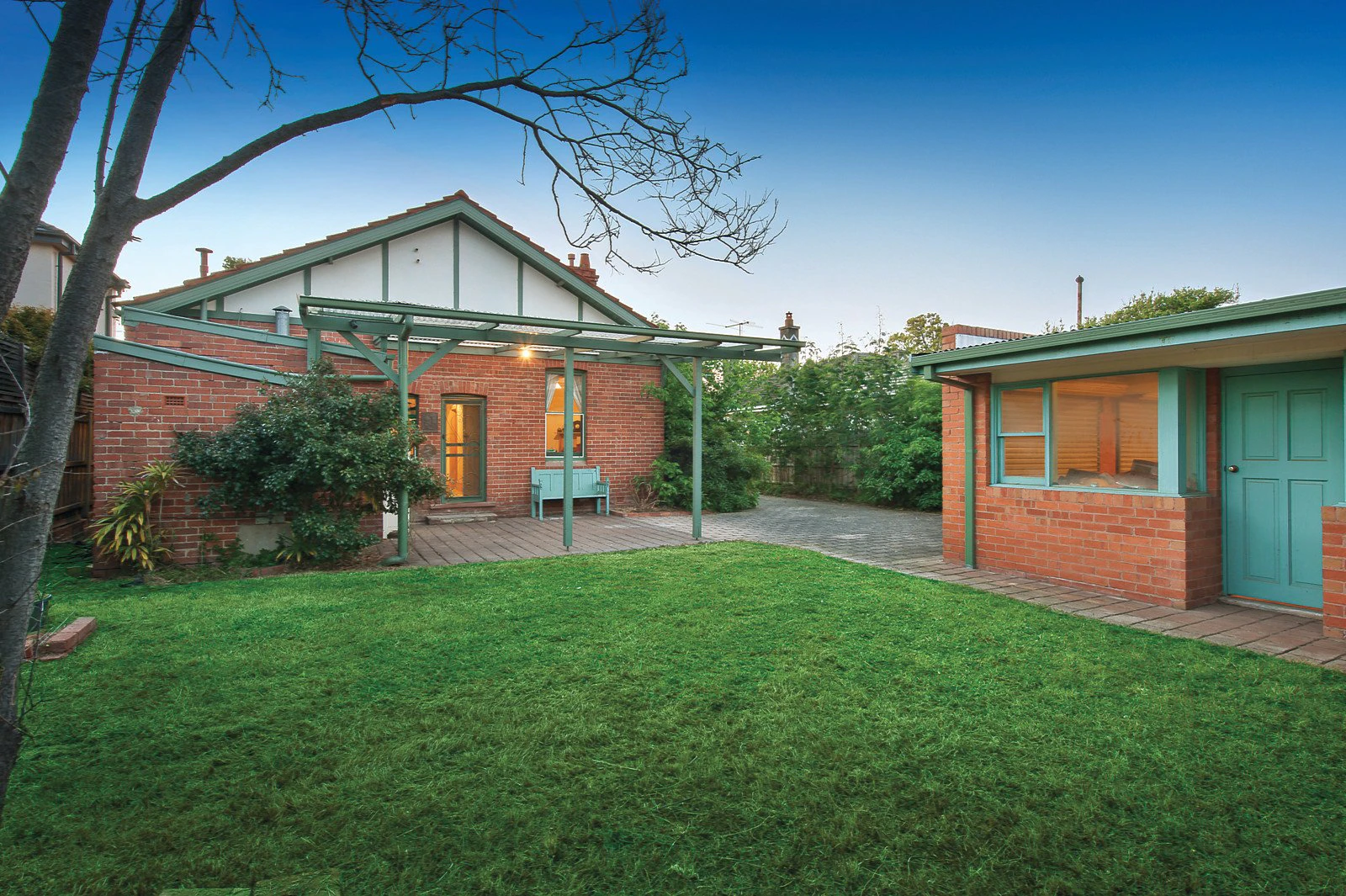 9 Holmwood Avenue, Brighton, VIC