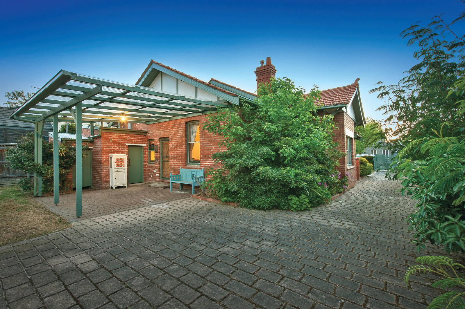 9 Holmwood Avenue, Brighton, VIC