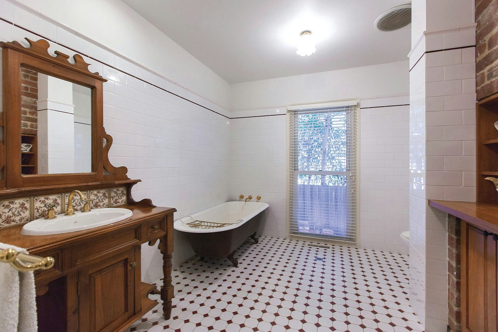 28 Holyrood Street, Hampton, VIC