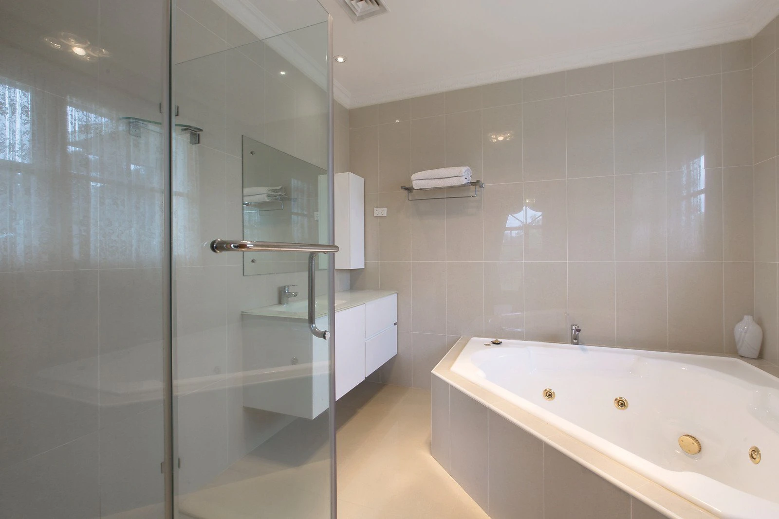 23a The Boulevard, Balwyn North, VIC
