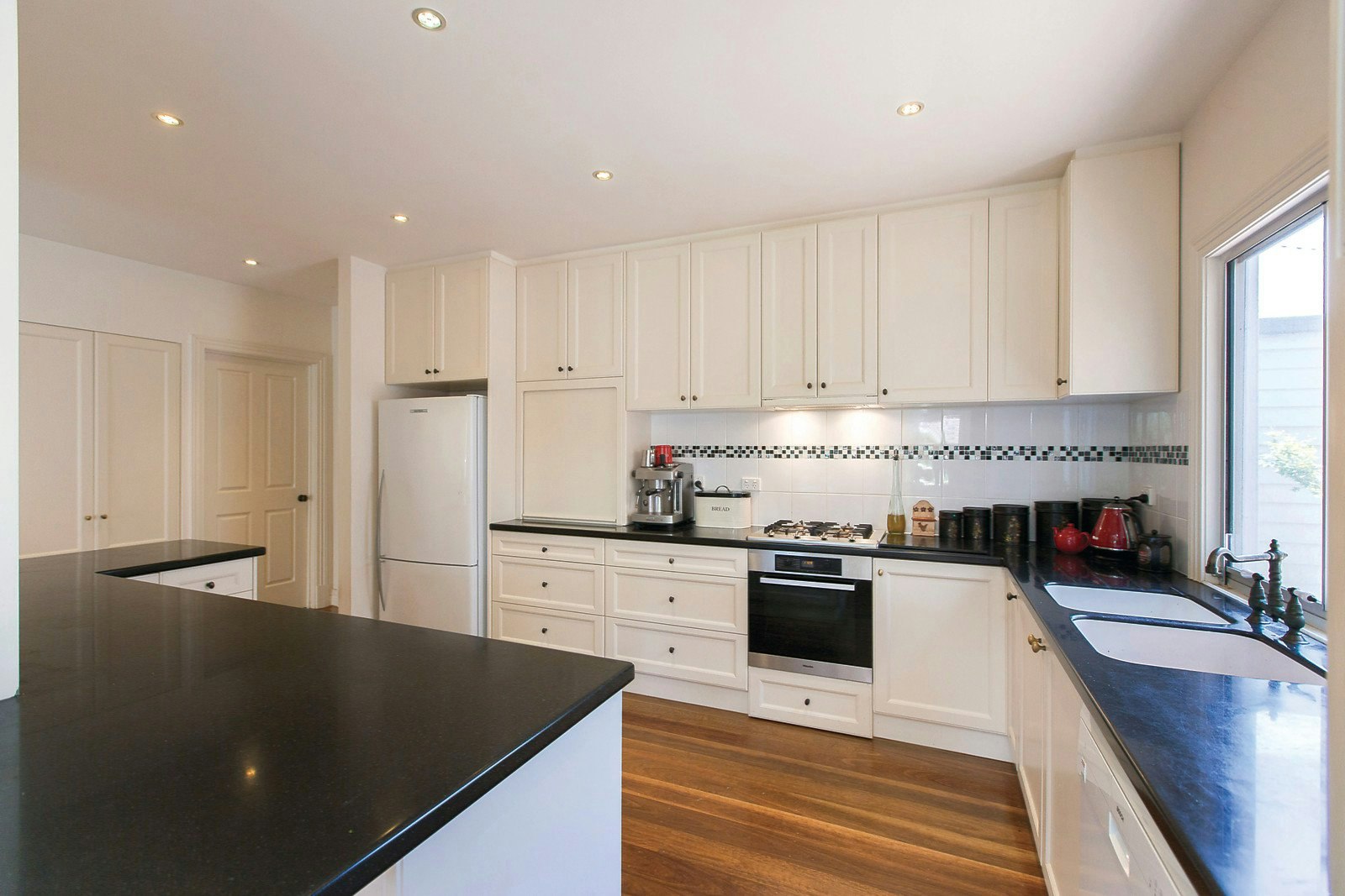 28 Holyrood Street, Hampton, VIC