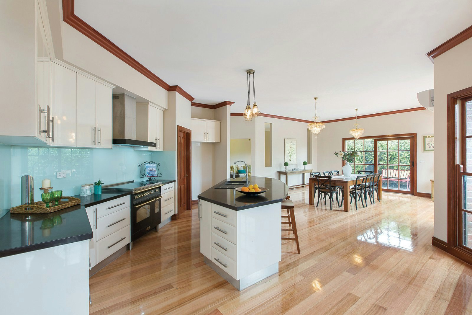 12 Cooba Street, Canterbury, VIC