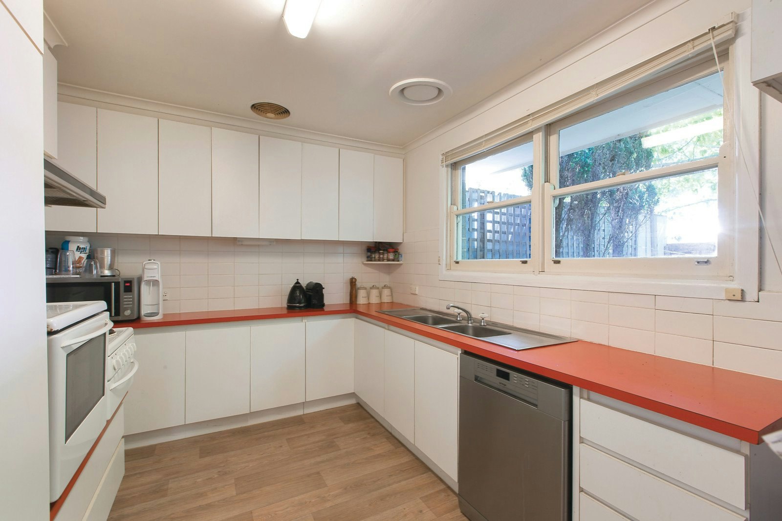 3/4 Seaview Avenue, Brighton, VIC