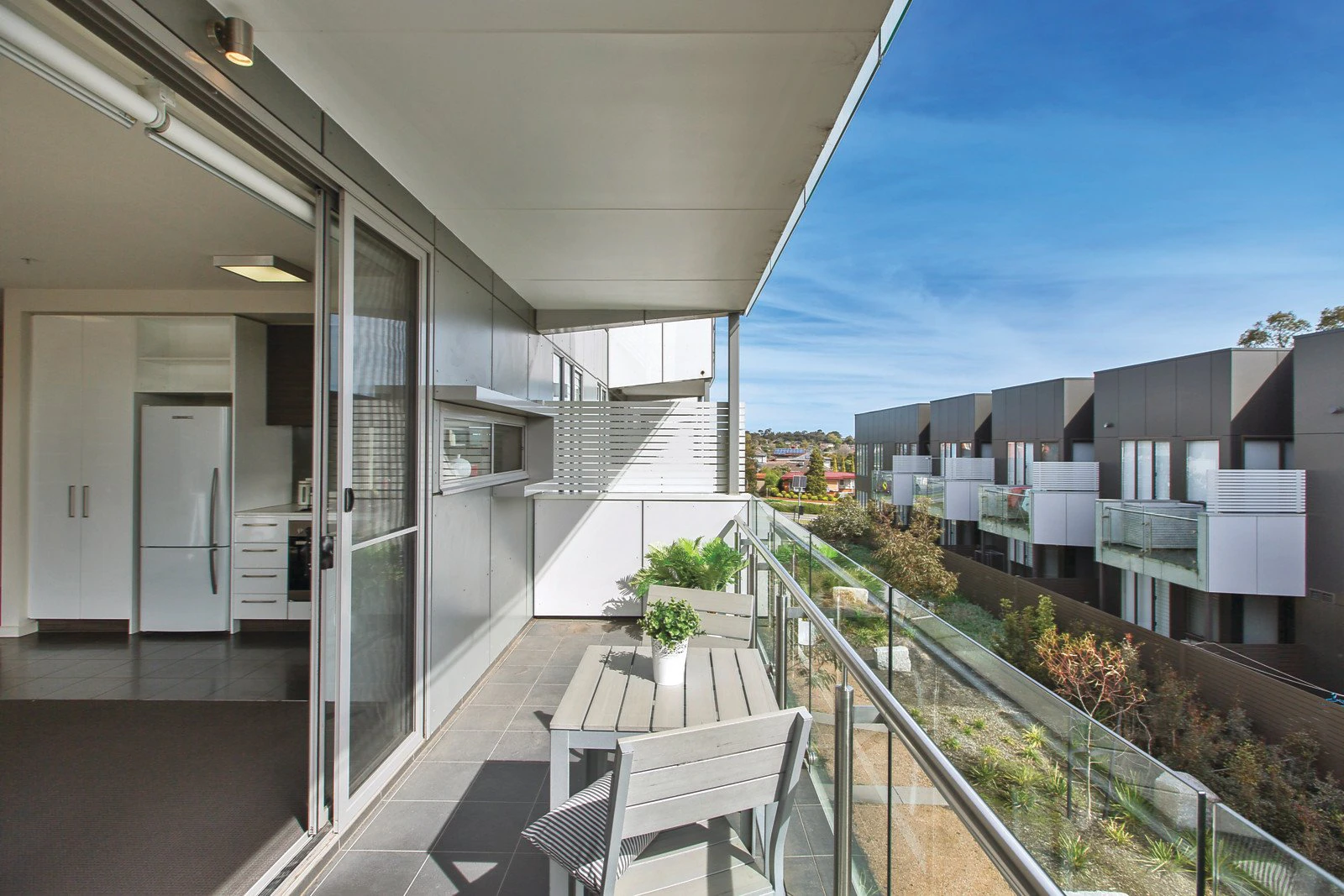 1/6 Yarra Bing Crescent, Burwood, VIC
