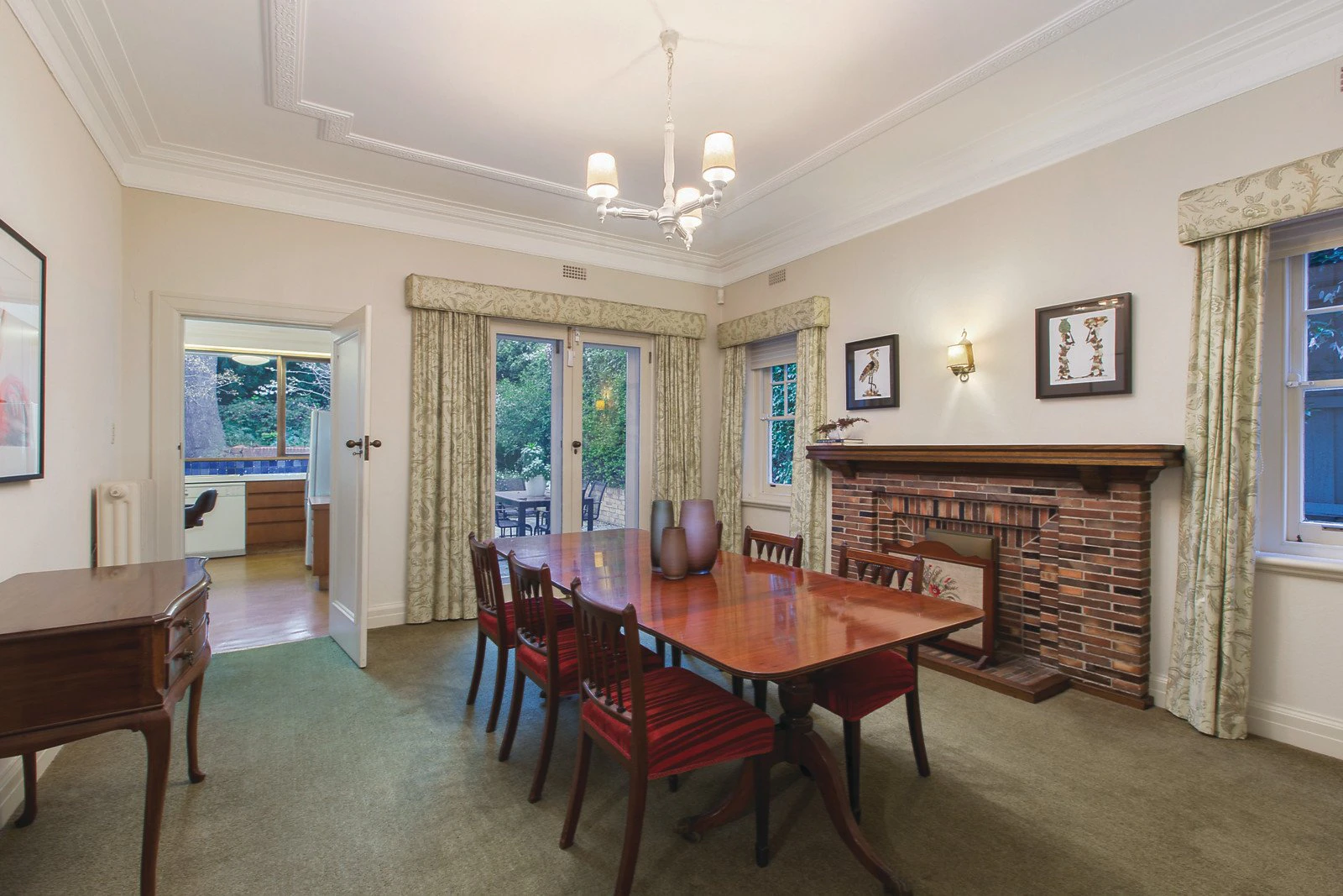 6 Ledbury Court, Toorak, VIC