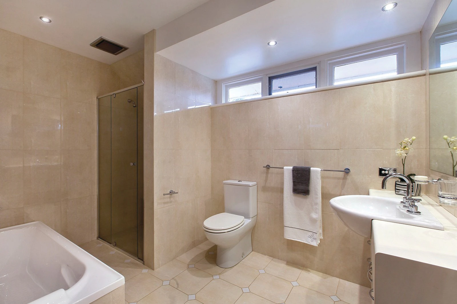 21 Kenmare Street, Mont Albert North, VIC