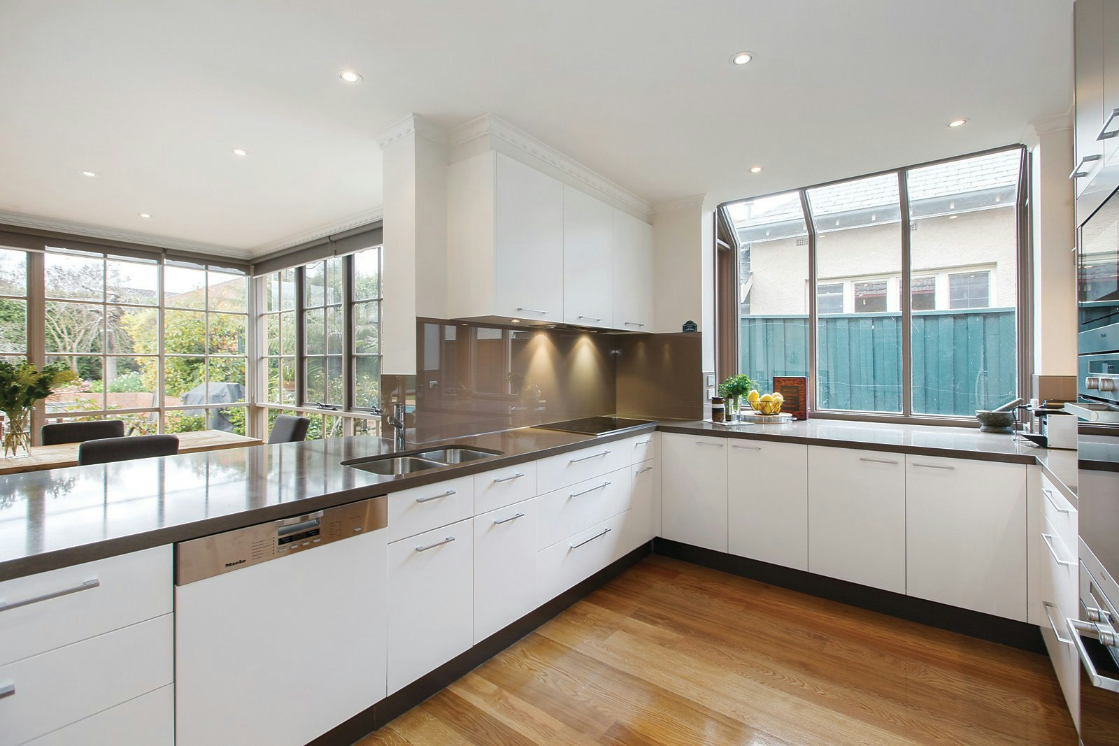 15 Glenbrook Avenue, Malvern East, VIC